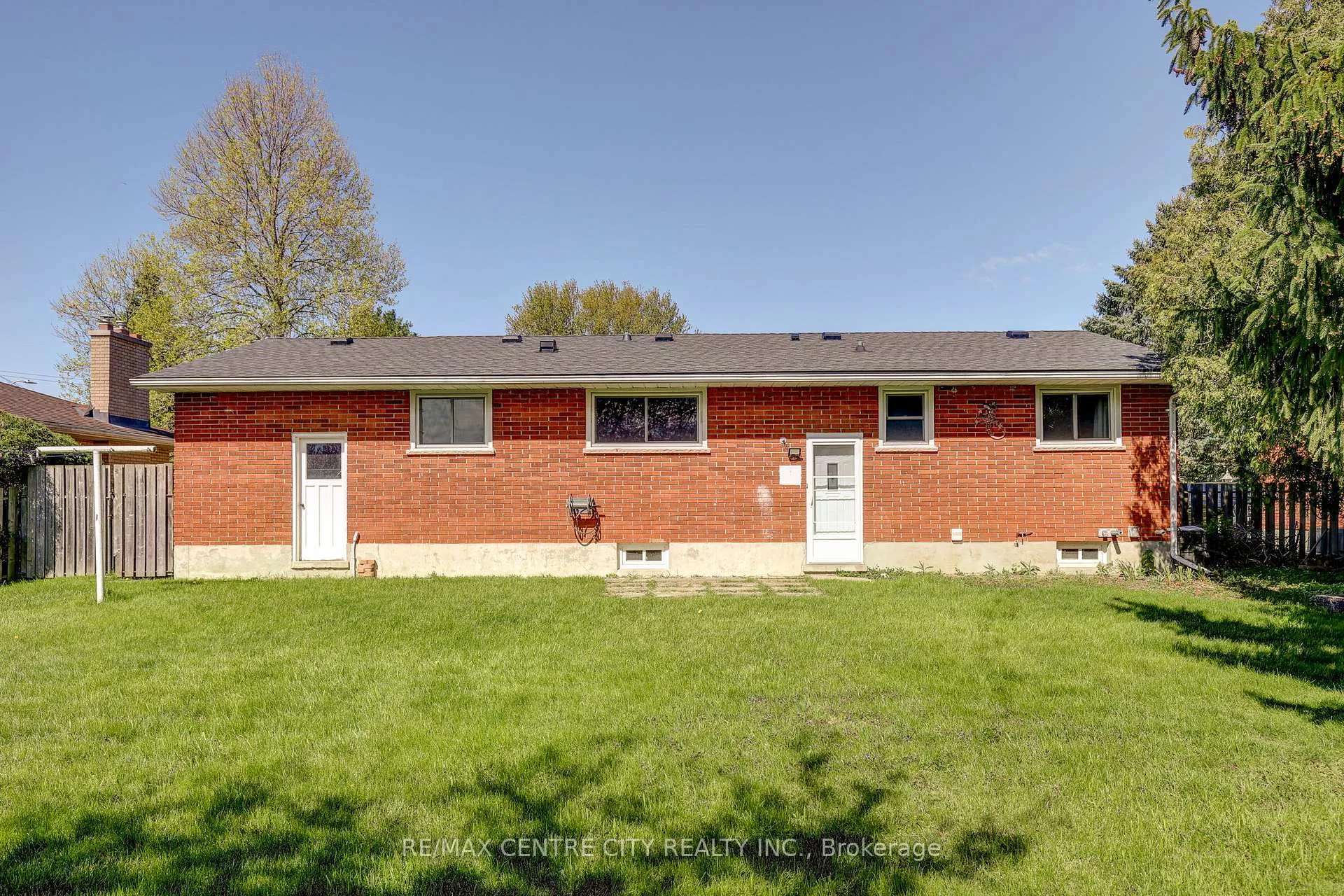 Photo 10 of 68 Bailey Avenue, Central Elgin, Rural Central Elgin — HOMEH