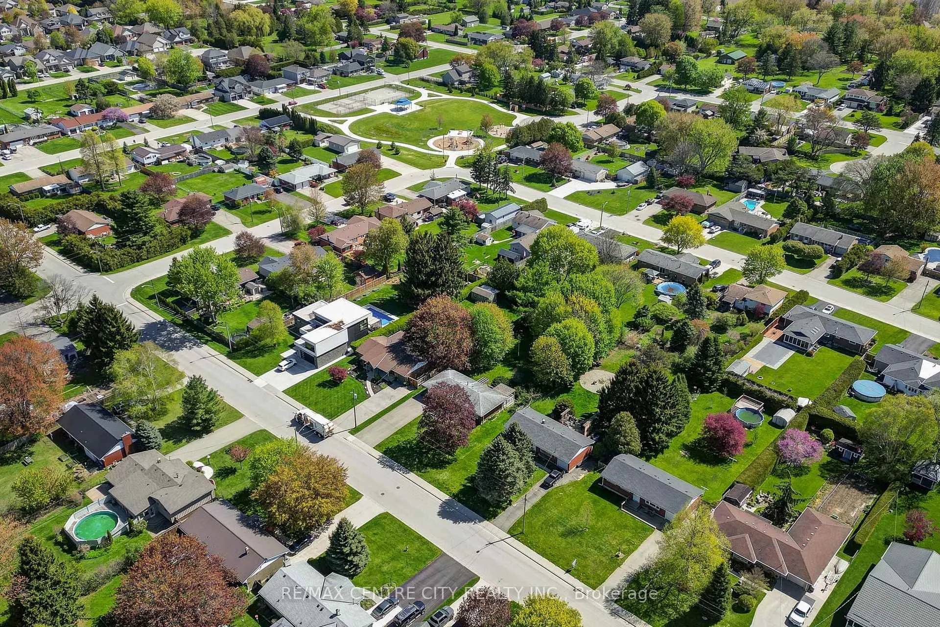Photo 13 of 68 Bailey Avenue, Central Elgin, Rural Central Elgin — HOMEH