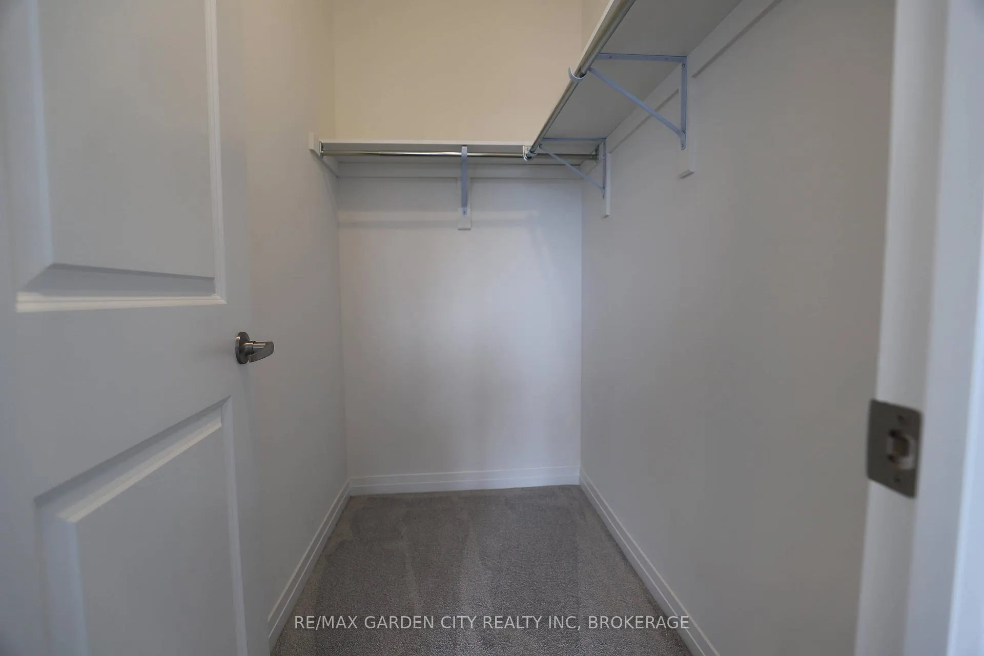 Photo 3 of 12 Sidney Rose Common, St. Catharines, Glendale/Glenridge — HOMEH