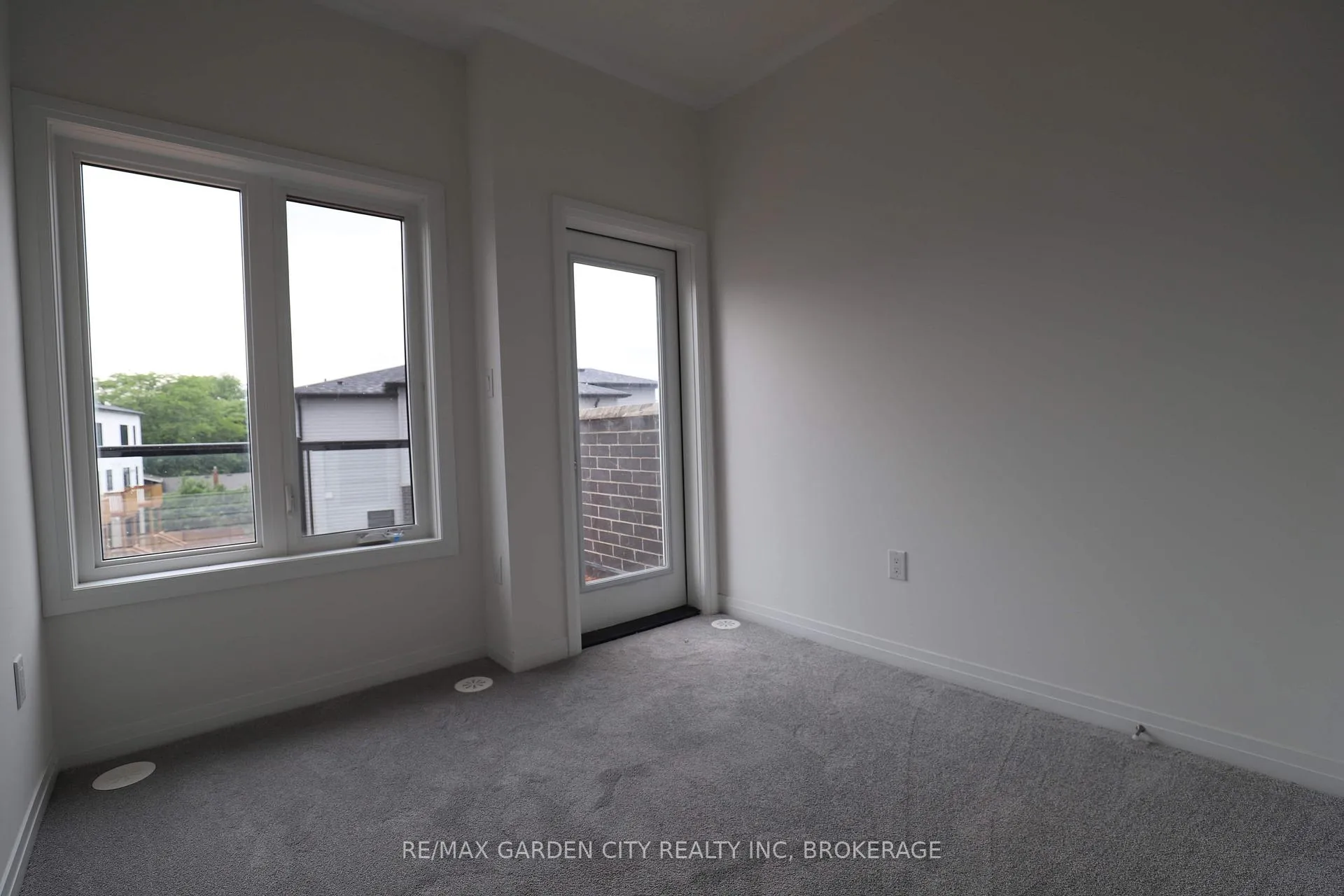 Photo 6 of 12 Sidney Rose Common, St. Catharines, Glendale/Glenridge — HOMEH