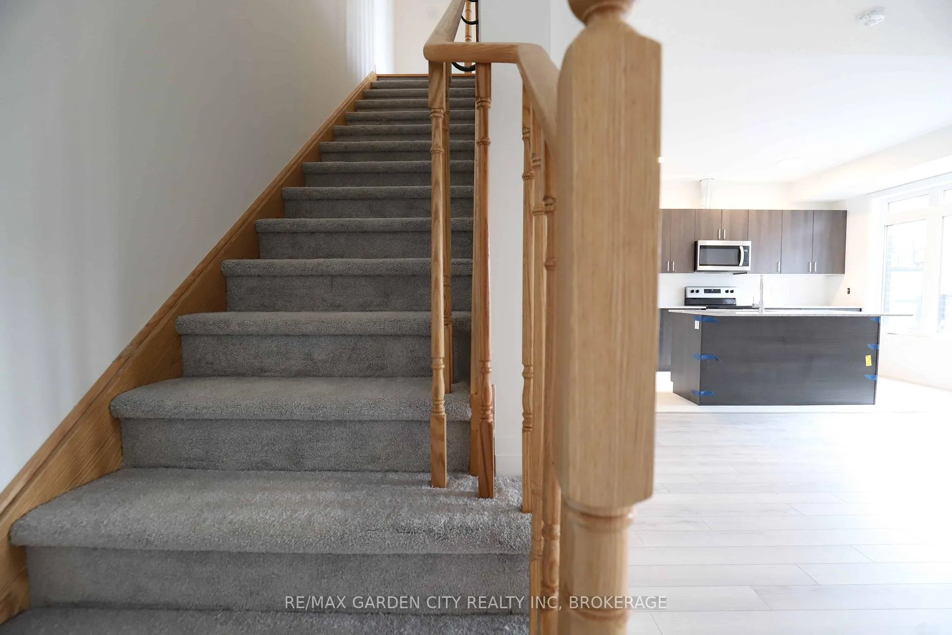 Photo 8 of 12 Sidney Rose Common, St. Catharines, Glendale/Glenridge — HOMEH