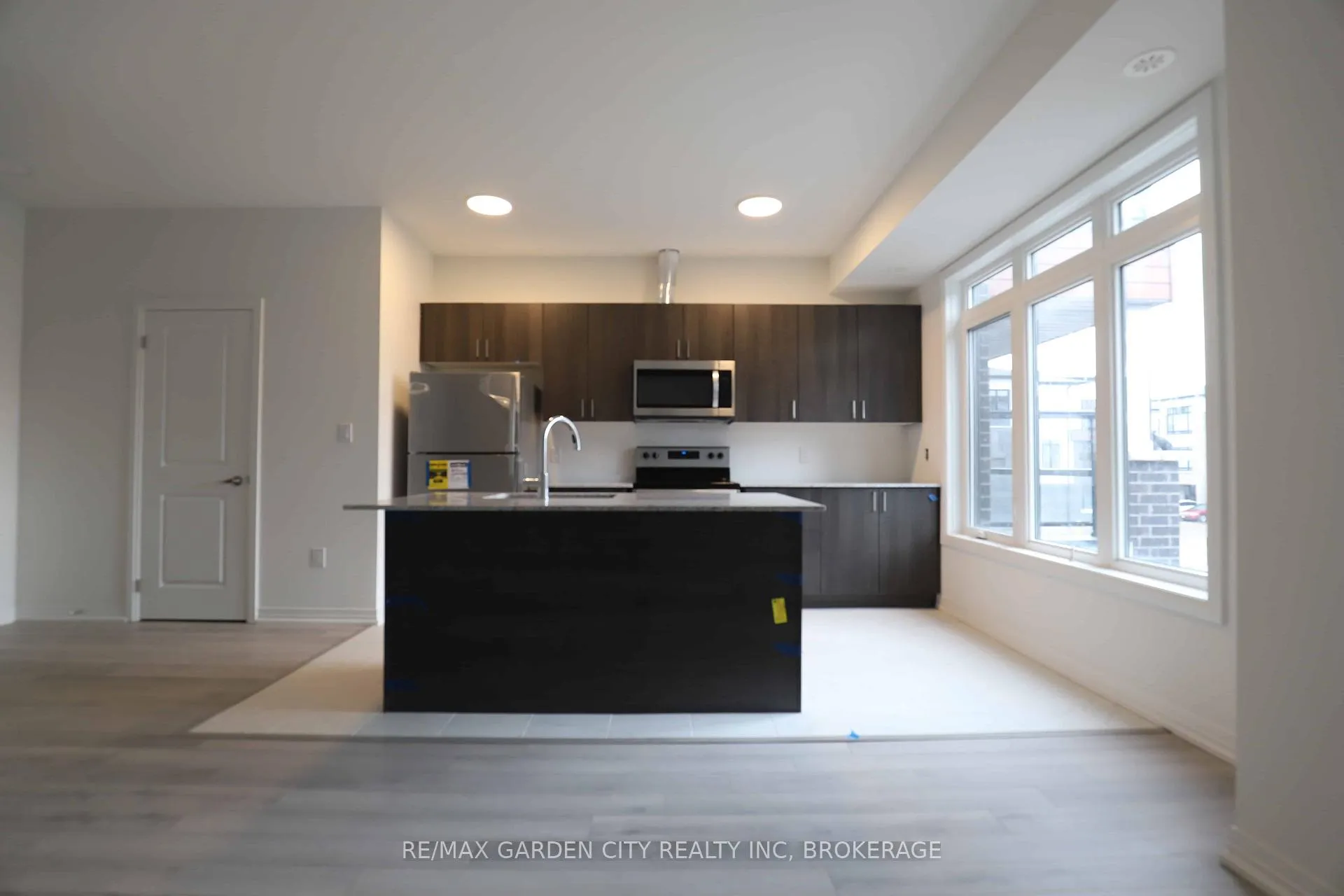 Photo 9 of 12 Sidney Rose Common, St. Catharines, Glendale/Glenridge — HOMEH