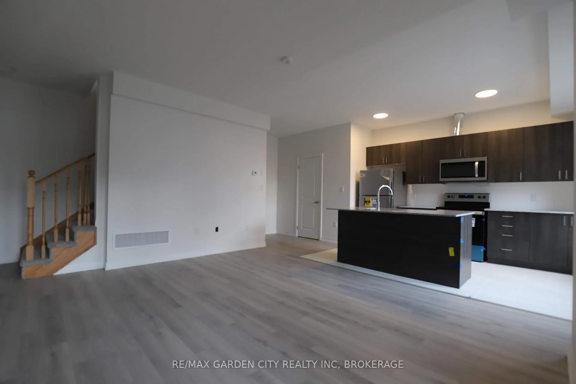 Photo 10 of 12 Sidney Rose Common, St. Catharines, Glendale/Glenridge — HOMEH