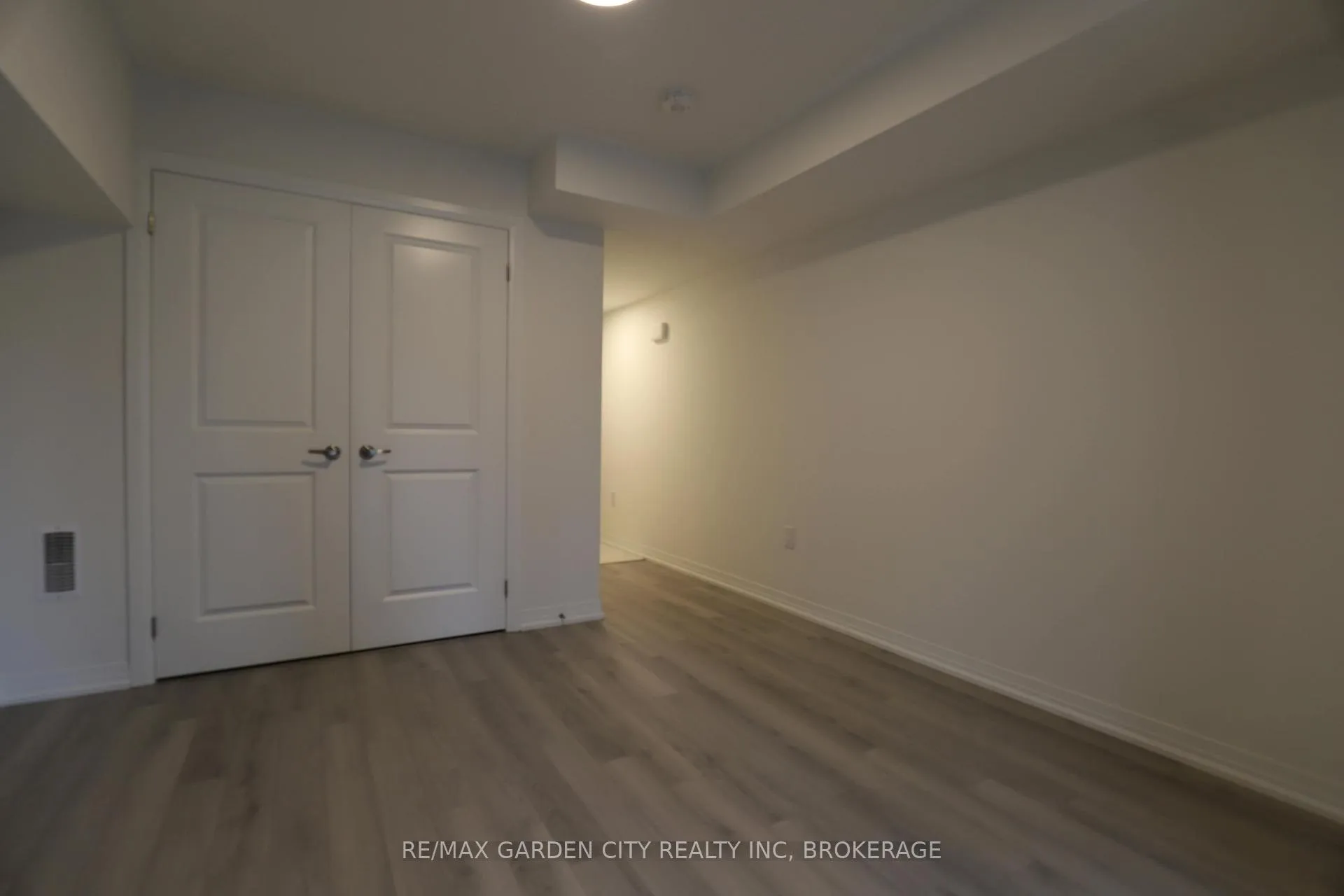 Photo 17 of 12 Sidney Rose Common, St. Catharines, Glendale/Glenridge — HOMEH