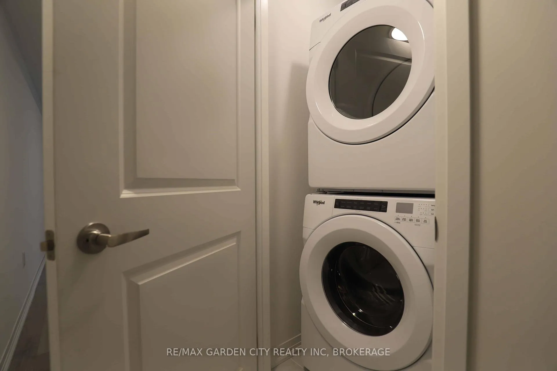 Photo 20 of 12 Sidney Rose Common, St. Catharines, Glendale/Glenridge — HOMEH