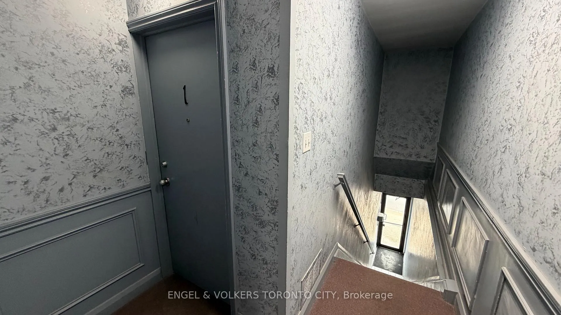 Photo 2 of Unit 1, 15191 Yonge Street, Aurora, Aurora Village — HOMEH