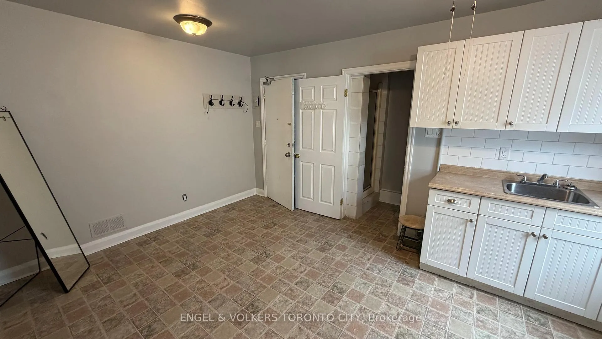 Photo 3 of Unit 1, 15191 Yonge Street, Aurora, Aurora Village — HOMEH