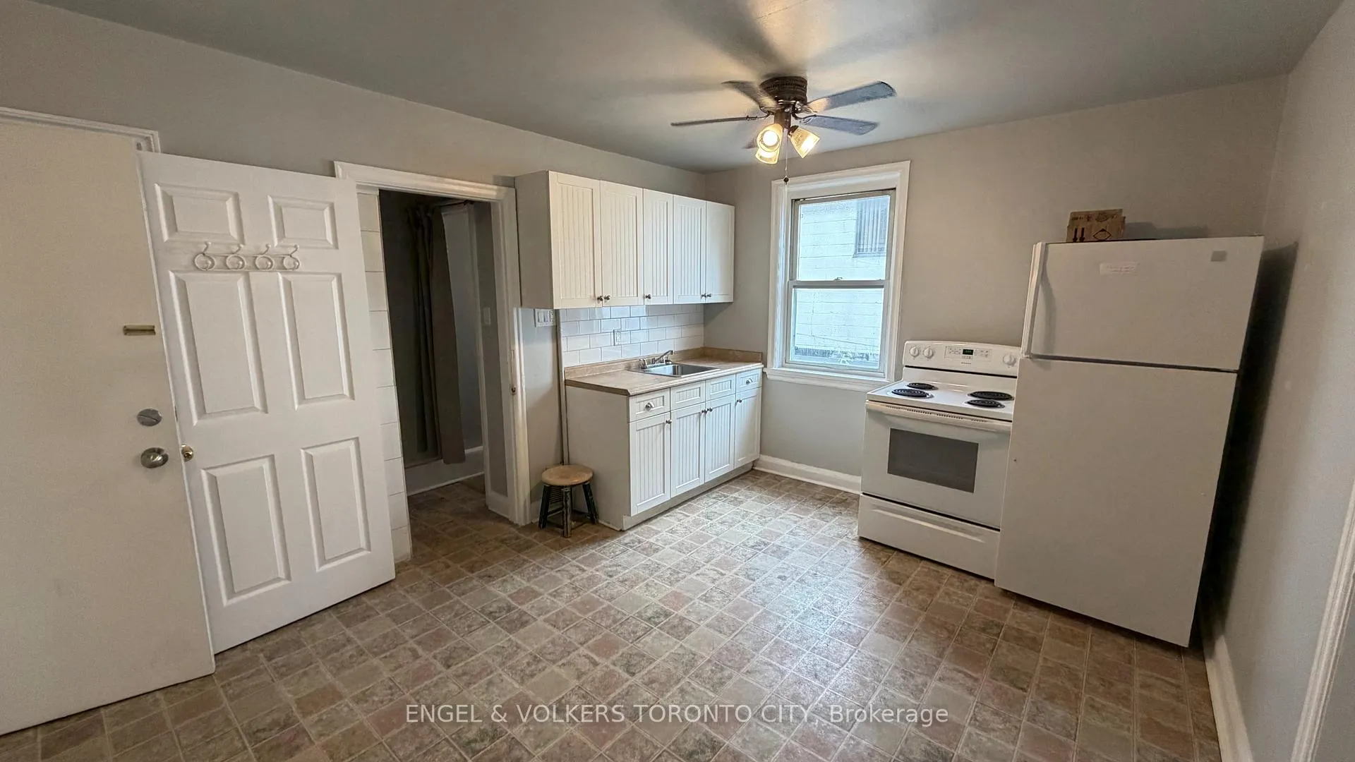 Photo 4 of Unit 1, 15191 Yonge Street, Aurora, Aurora Village — HOMEH