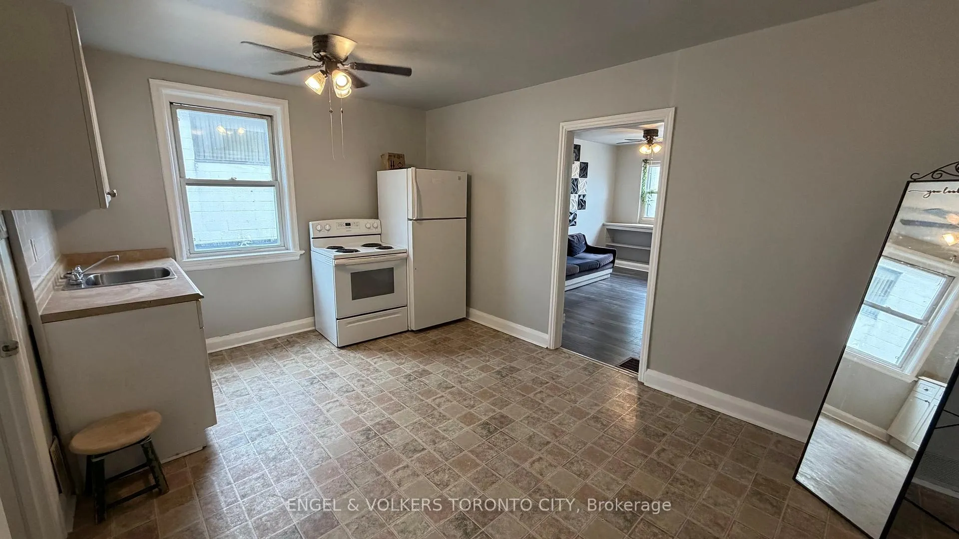Photo 5 of Unit 1, 15191 Yonge Street, Aurora, Aurora Village — HOMEH