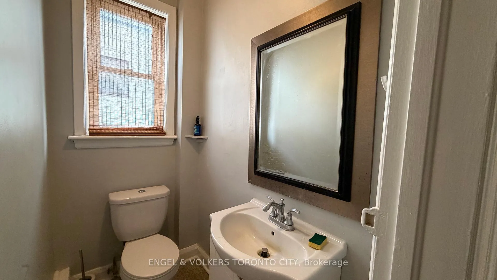 Photo 8 of Unit 1, 15191 Yonge Street, Aurora, Aurora Village — HOMEH