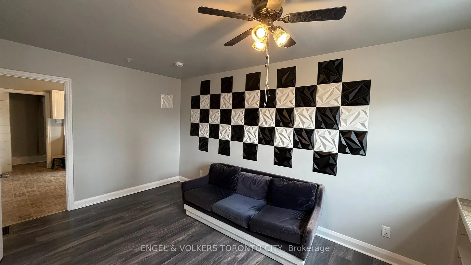 Photo 9 of Unit 1, 15191 Yonge Street, Aurora, Aurora Village — HOMEH