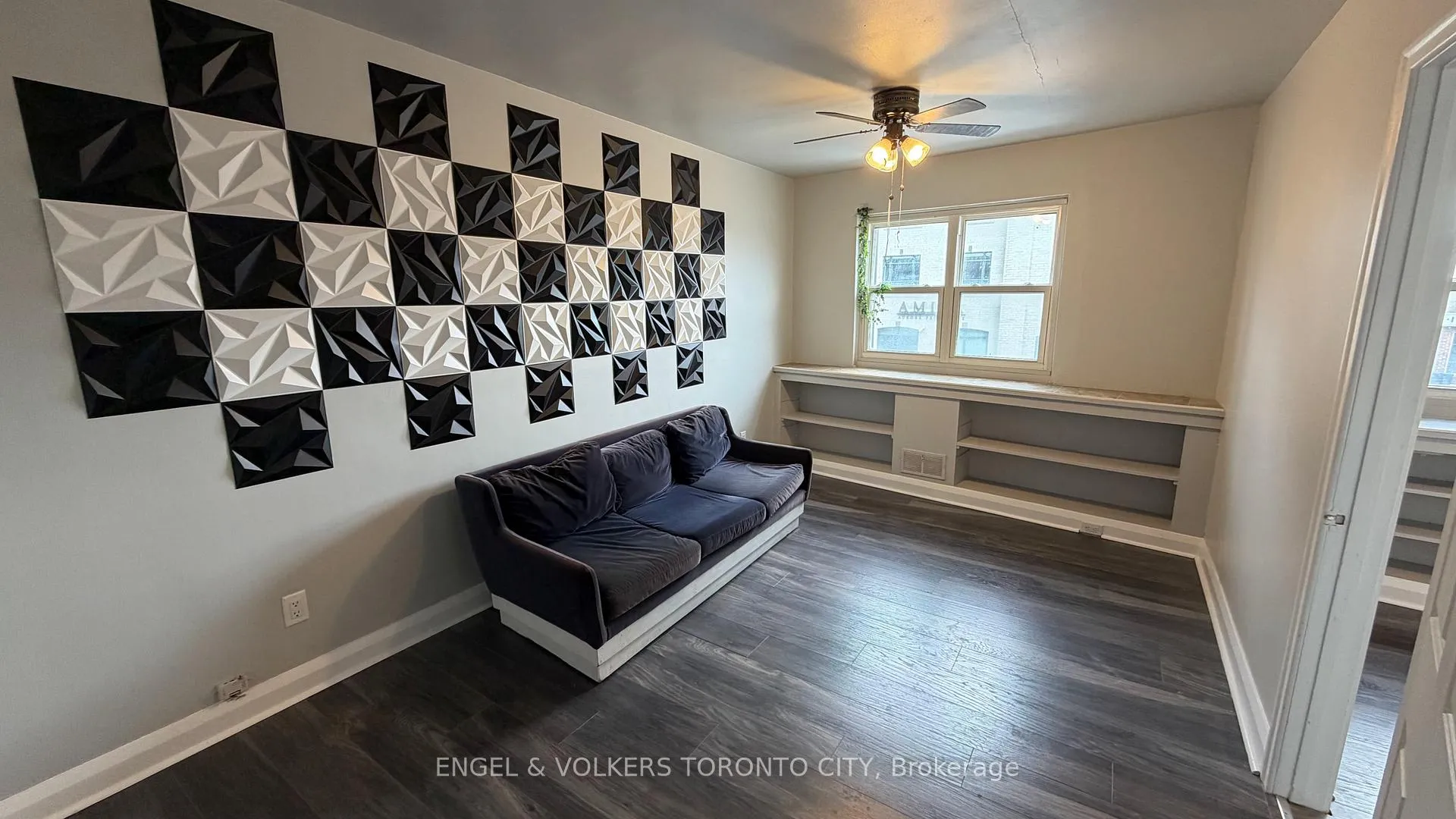 Photo 12 of Unit 1, 15191 Yonge Street, Aurora, Aurora Village — HOMEH