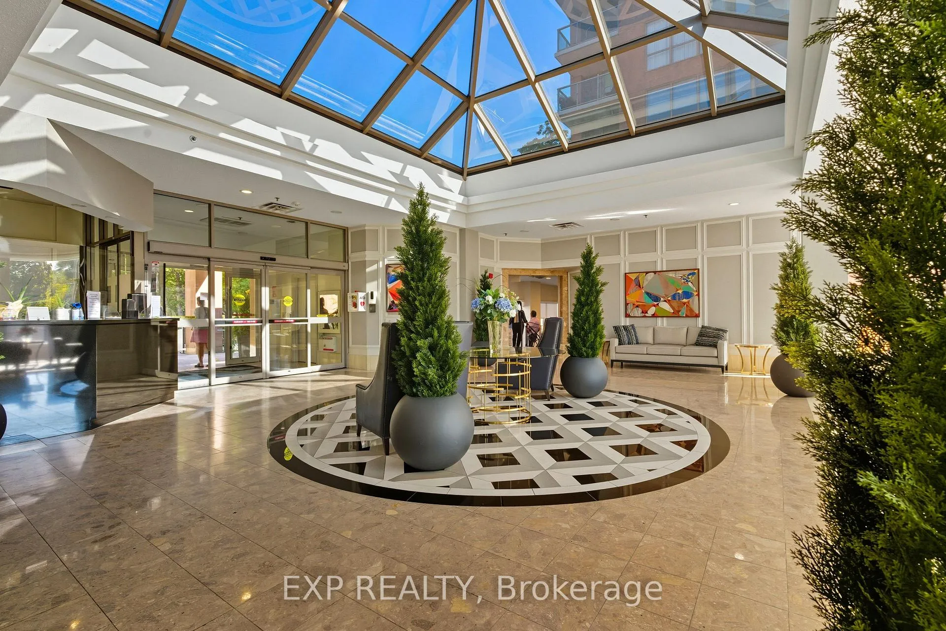 Photo 5 of Unit 111, 14924 Yonge Street, Aurora, Aurora Highlands — HOMEH
