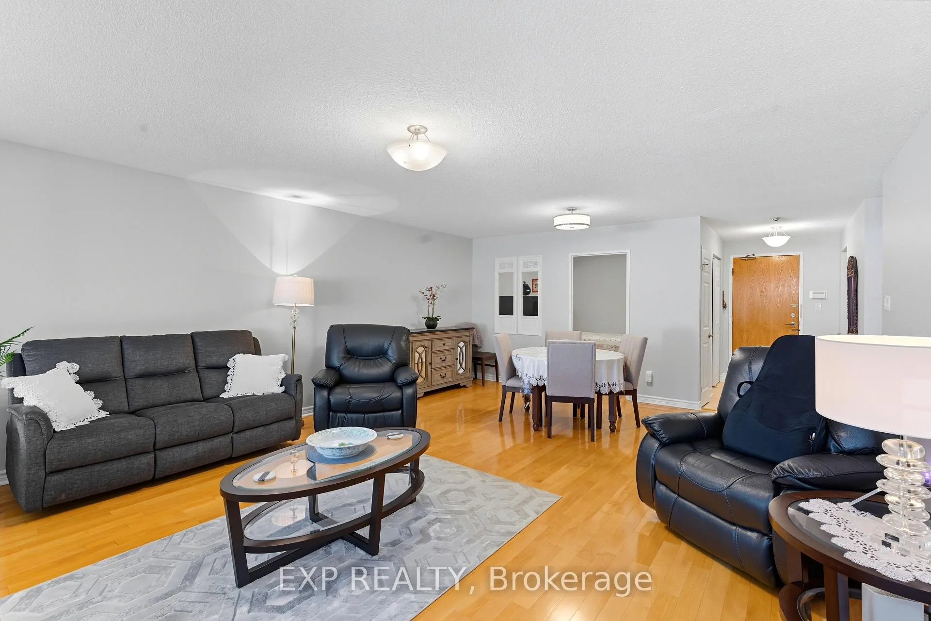 Photo 9 of Unit 111, 14924 Yonge Street, Aurora, Aurora Highlands — HOMEH