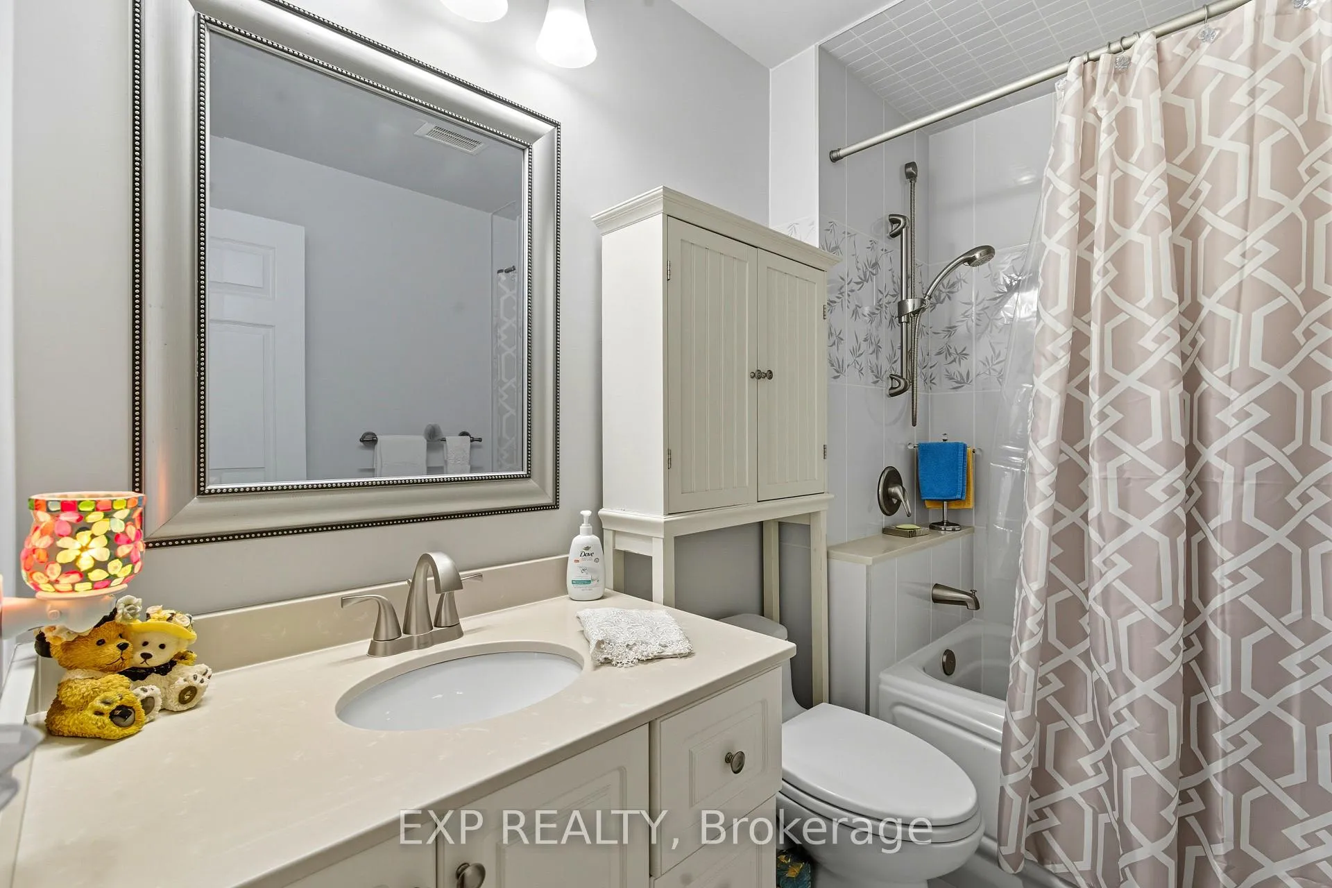 Photo 10 of Unit 111, 14924 Yonge Street, Aurora, Aurora Highlands — HOMEH