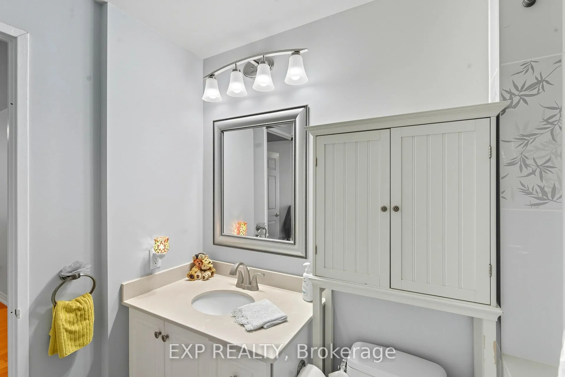 Photo 11 of Unit 111, 14924 Yonge Street, Aurora, Aurora Highlands — HOMEH