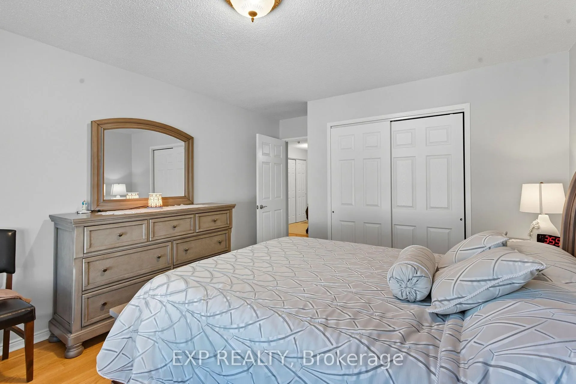 Photo 14 of Unit 111, 14924 Yonge Street, Aurora, Aurora Highlands — HOMEH