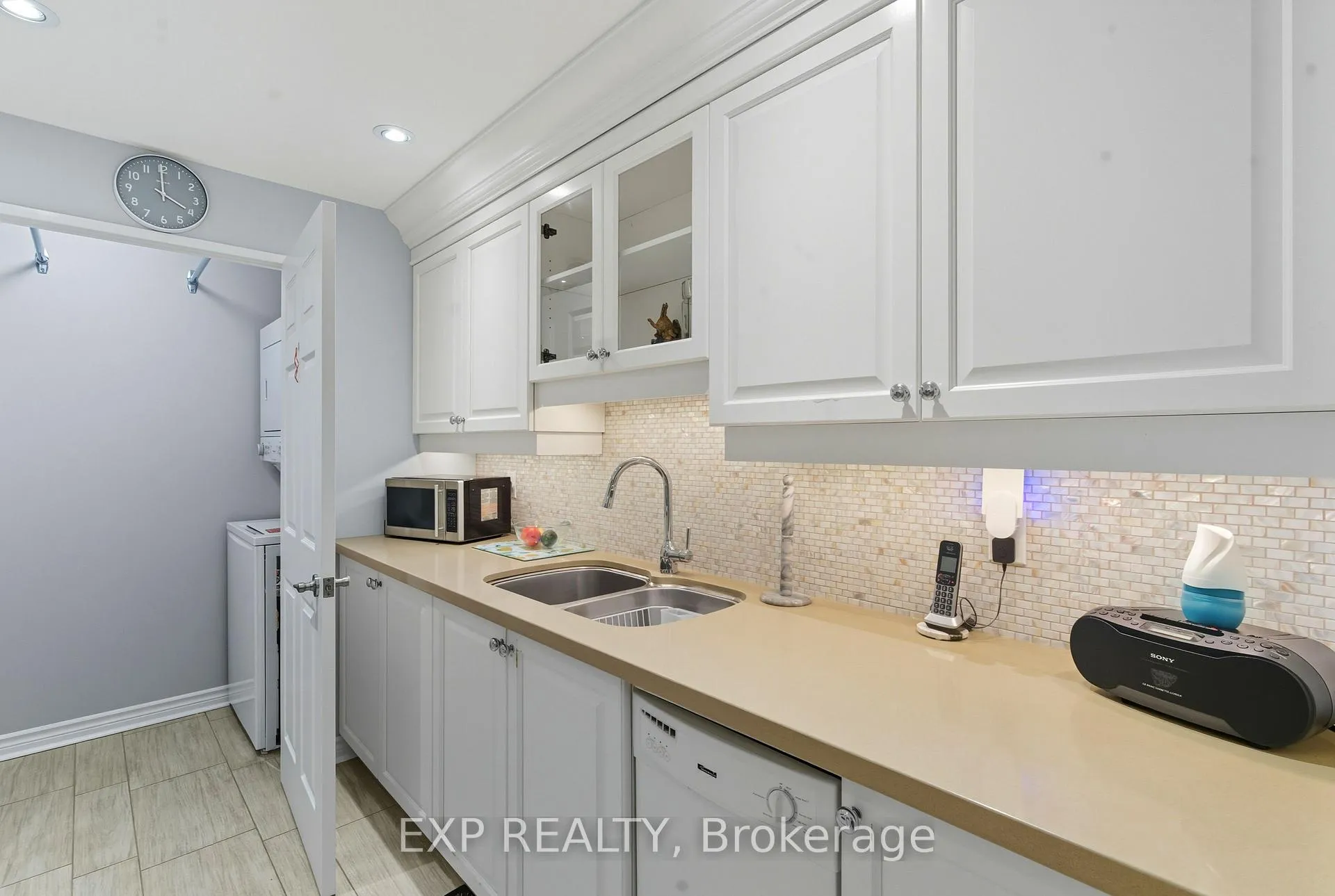 Photo 15 of Unit 111, 14924 Yonge Street, Aurora, Aurora Highlands — HOMEH