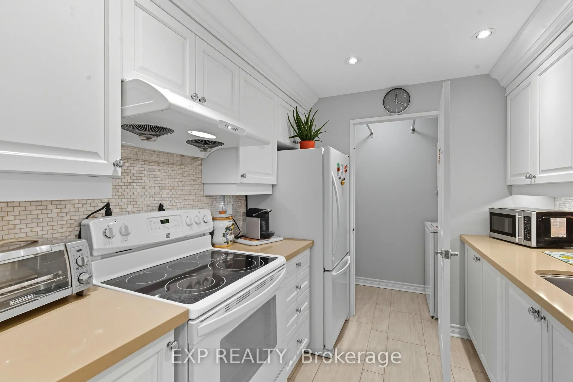 Photo 16 of Unit 111, 14924 Yonge Street, Aurora, Aurora Highlands — HOMEH