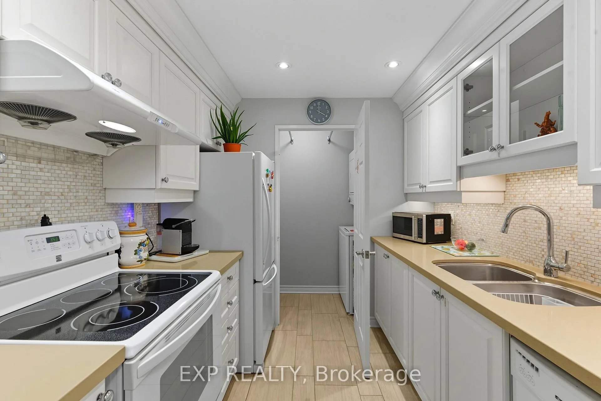 Photo 17 of Unit 111, 14924 Yonge Street, Aurora, Aurora Highlands — HOMEH