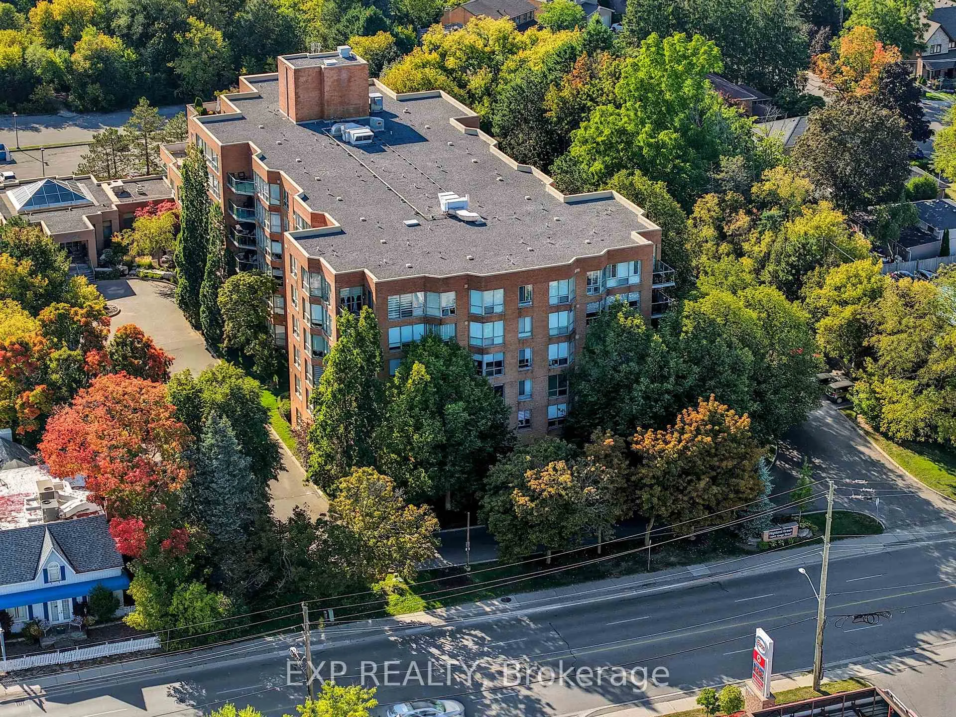 Photo 33 of Unit 111, 14924 Yonge Street, Aurora, Aurora Highlands — HOMEH