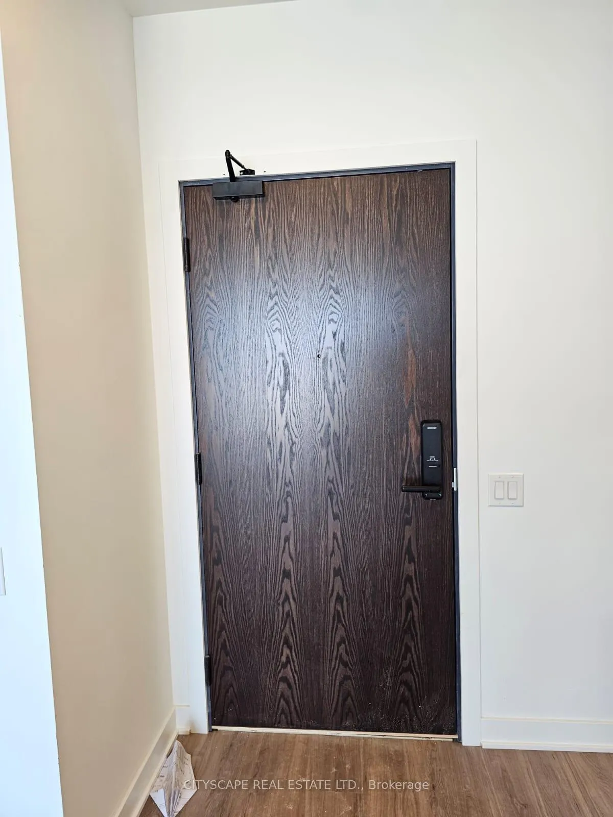 Photo 2 of Unit 1612, 2782 Barton Street, Hamilton, Riverdale — HOMEH