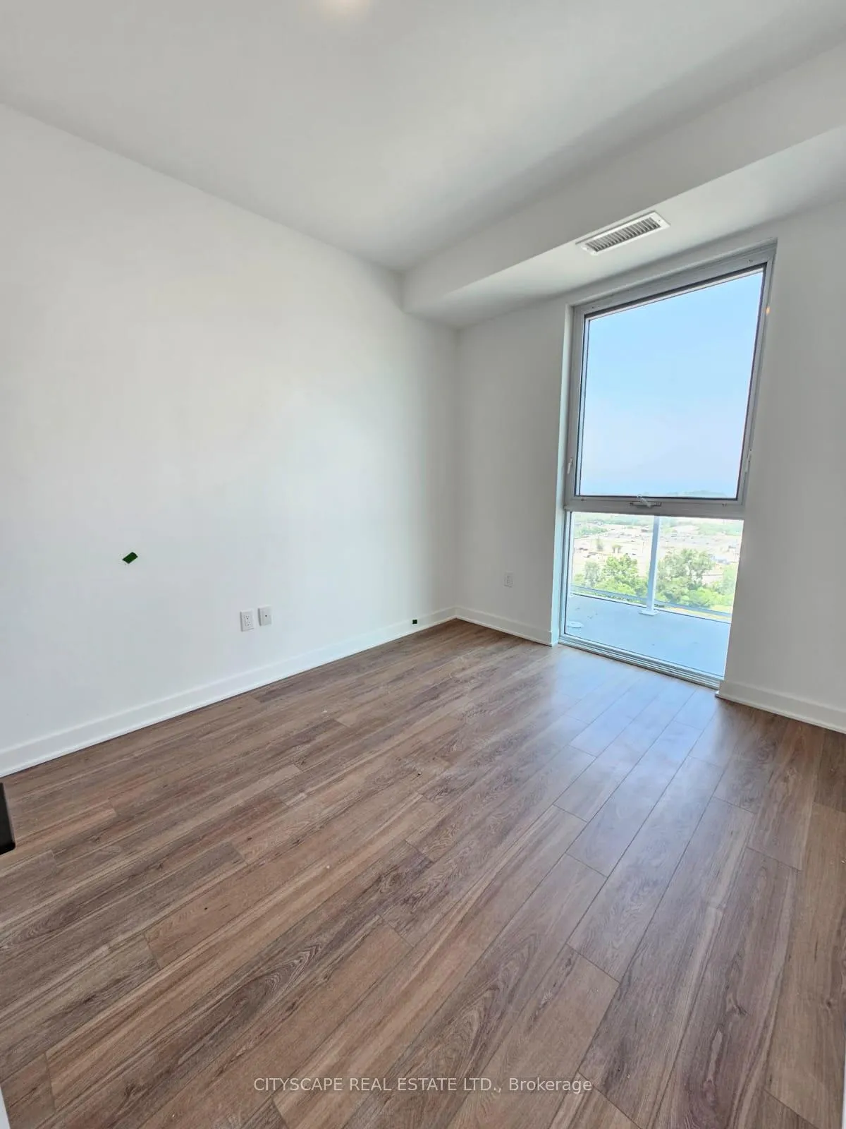Photo 6 of Unit 1612, 2782 Barton Street, Hamilton, Riverdale — HOMEH