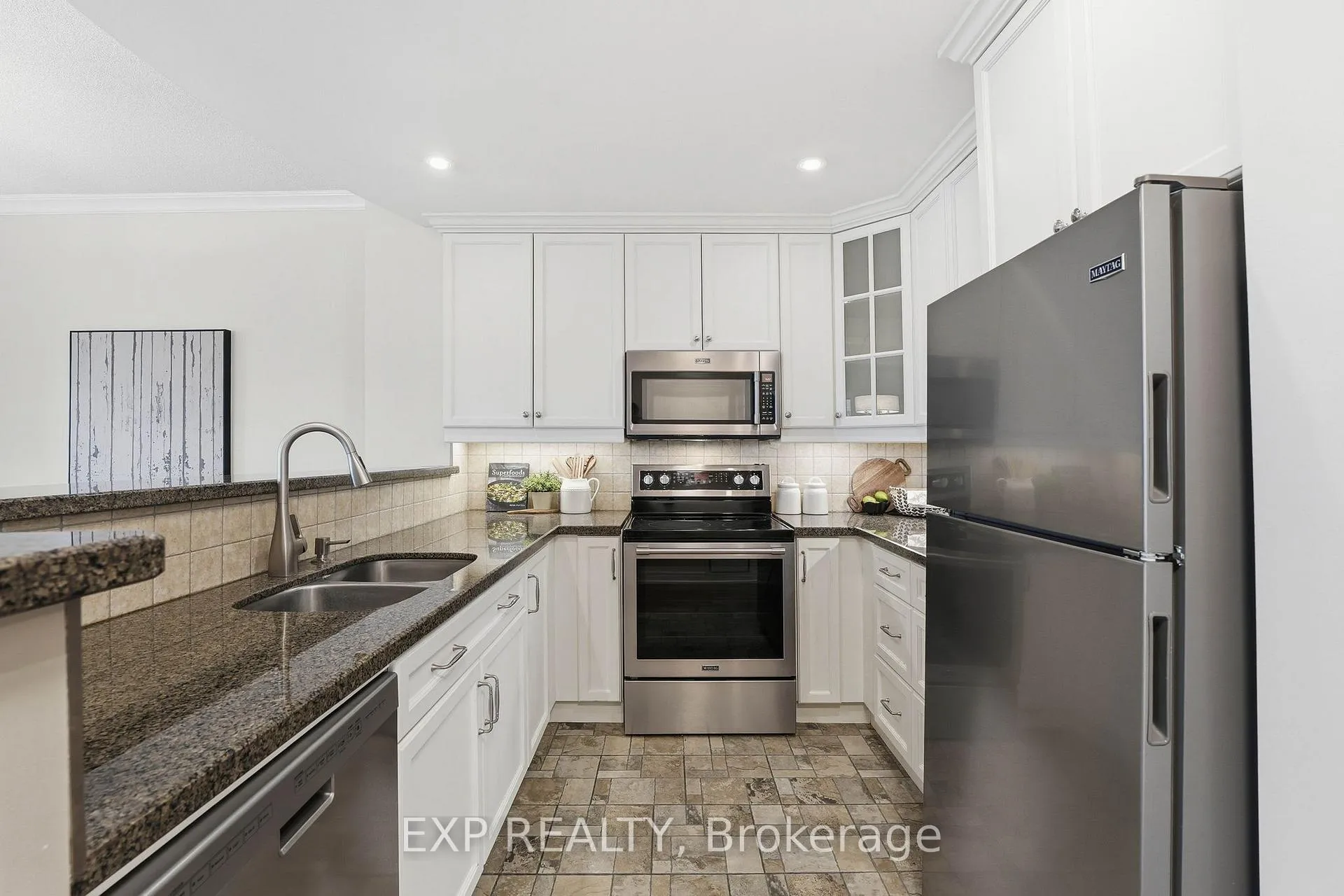 Photo 14 of Unit 905, 2 Toronto Street, Barrie, City Centre — HOMEH