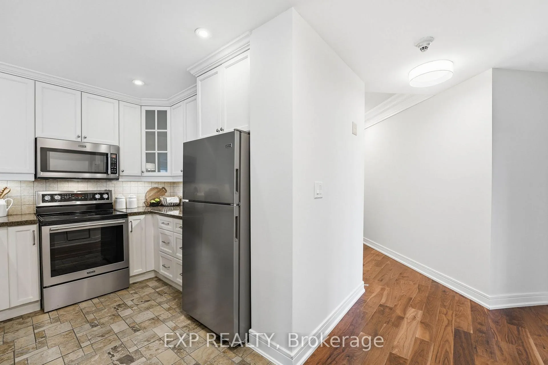 Photo 15 of Unit 905, 2 Toronto Street, Barrie, City Centre — HOMEH