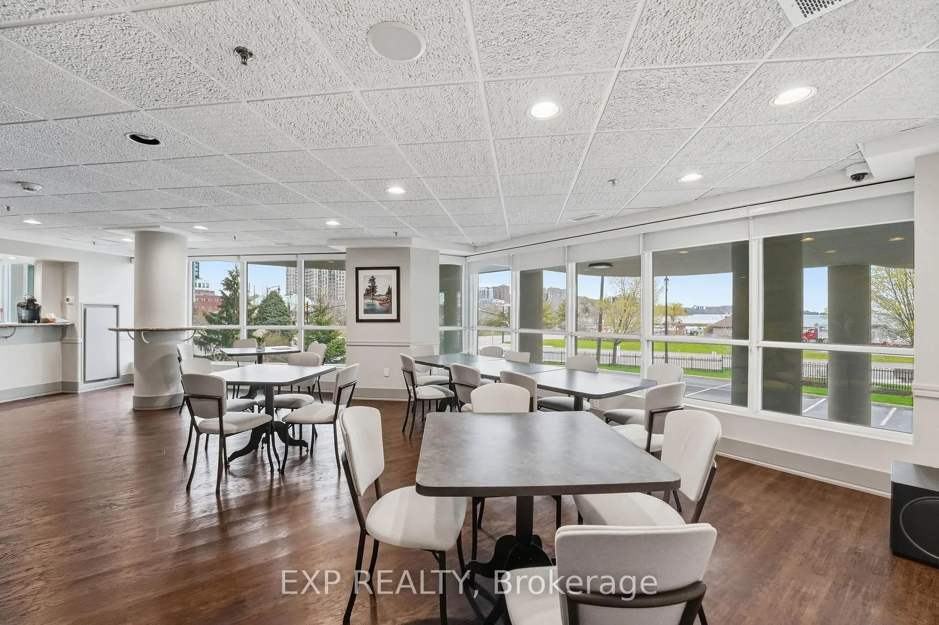 Photo 32 of Unit 905, 2 Toronto Street, Barrie, City Centre — HOMEH