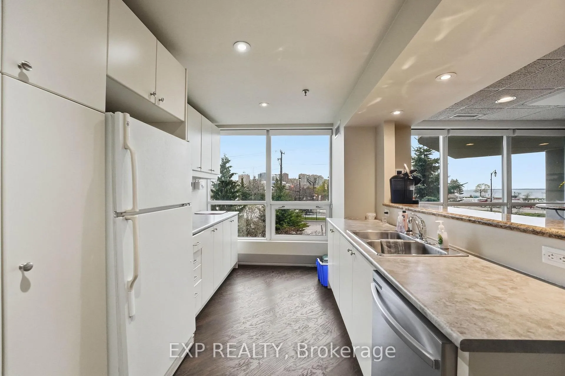 Photo 34 of Unit 905, 2 Toronto Street, Barrie, City Centre — HOMEH