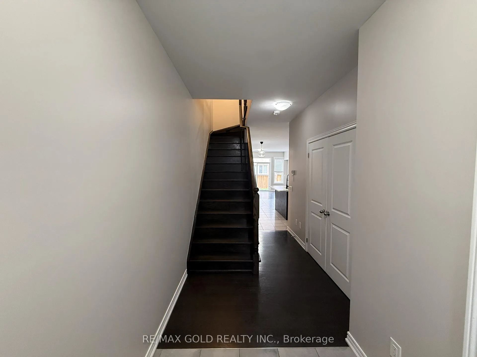 Photo 4 of 6 Pearman Crescent, Brampton, Northwest Brampton — HOMEH