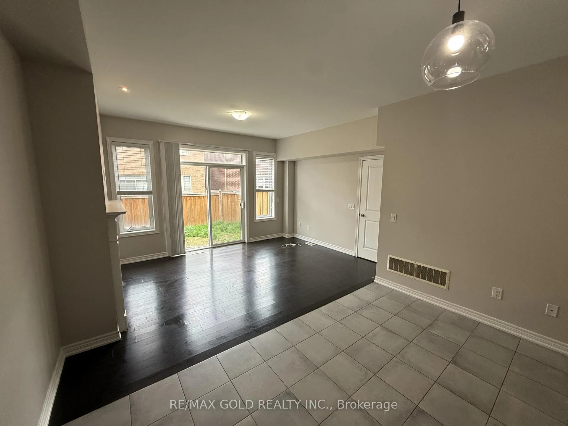 Photo 6 of 6 Pearman Crescent, Brampton, Northwest Brampton — HOMEH