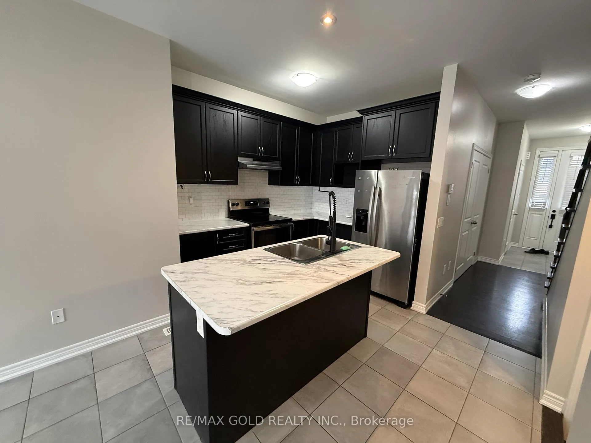 Photo 7 of 6 Pearman Crescent, Brampton, Northwest Brampton — HOMEH