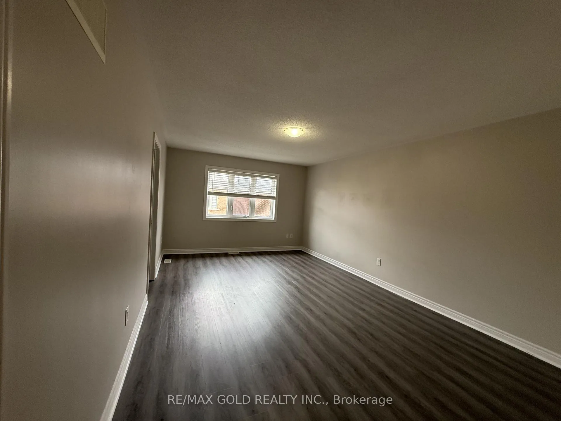 Photo 11 of 6 Pearman Crescent, Brampton, Northwest Brampton — HOMEH