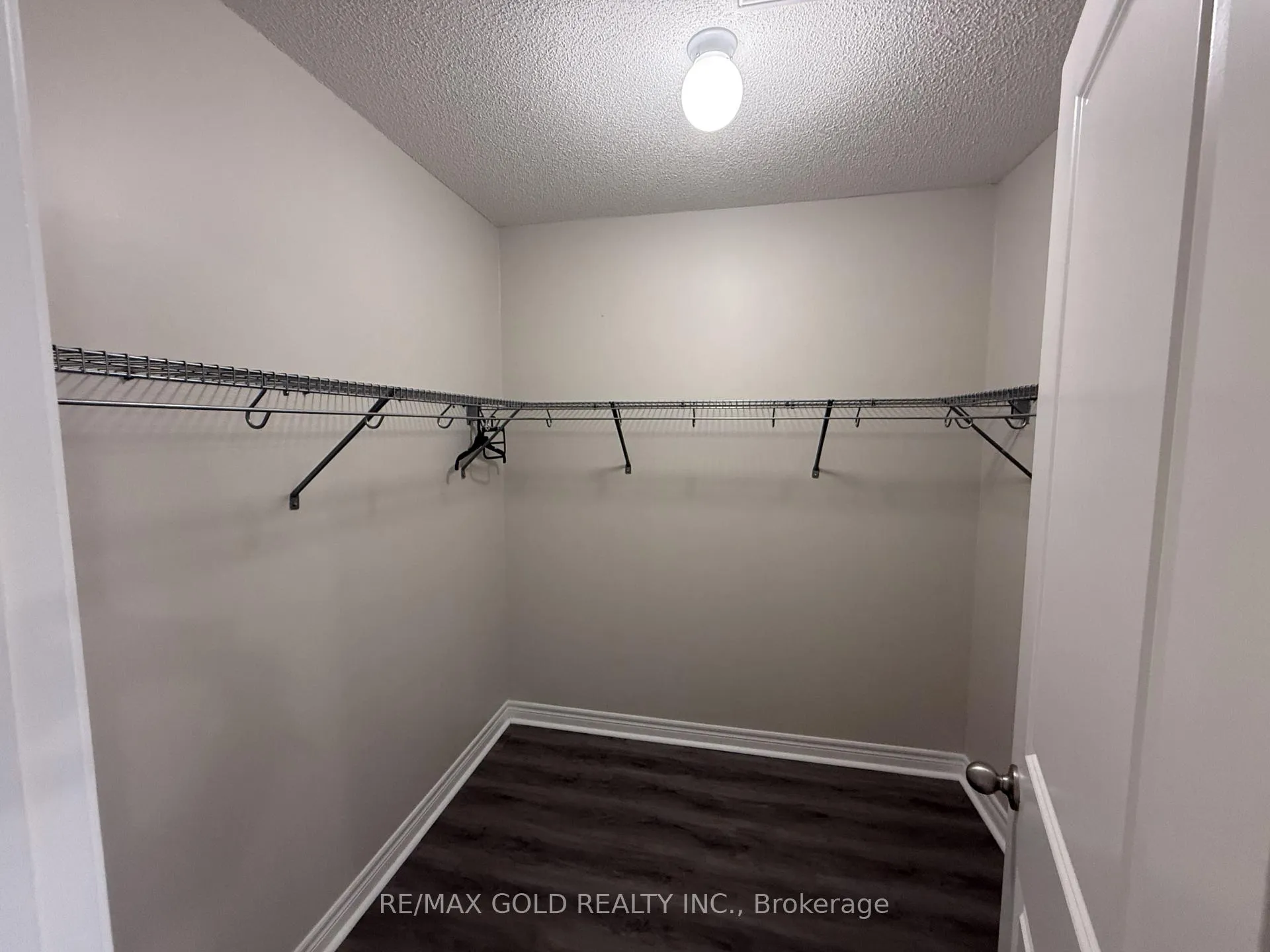 Photo 12 of 6 Pearman Crescent, Brampton, Northwest Brampton — HOMEH