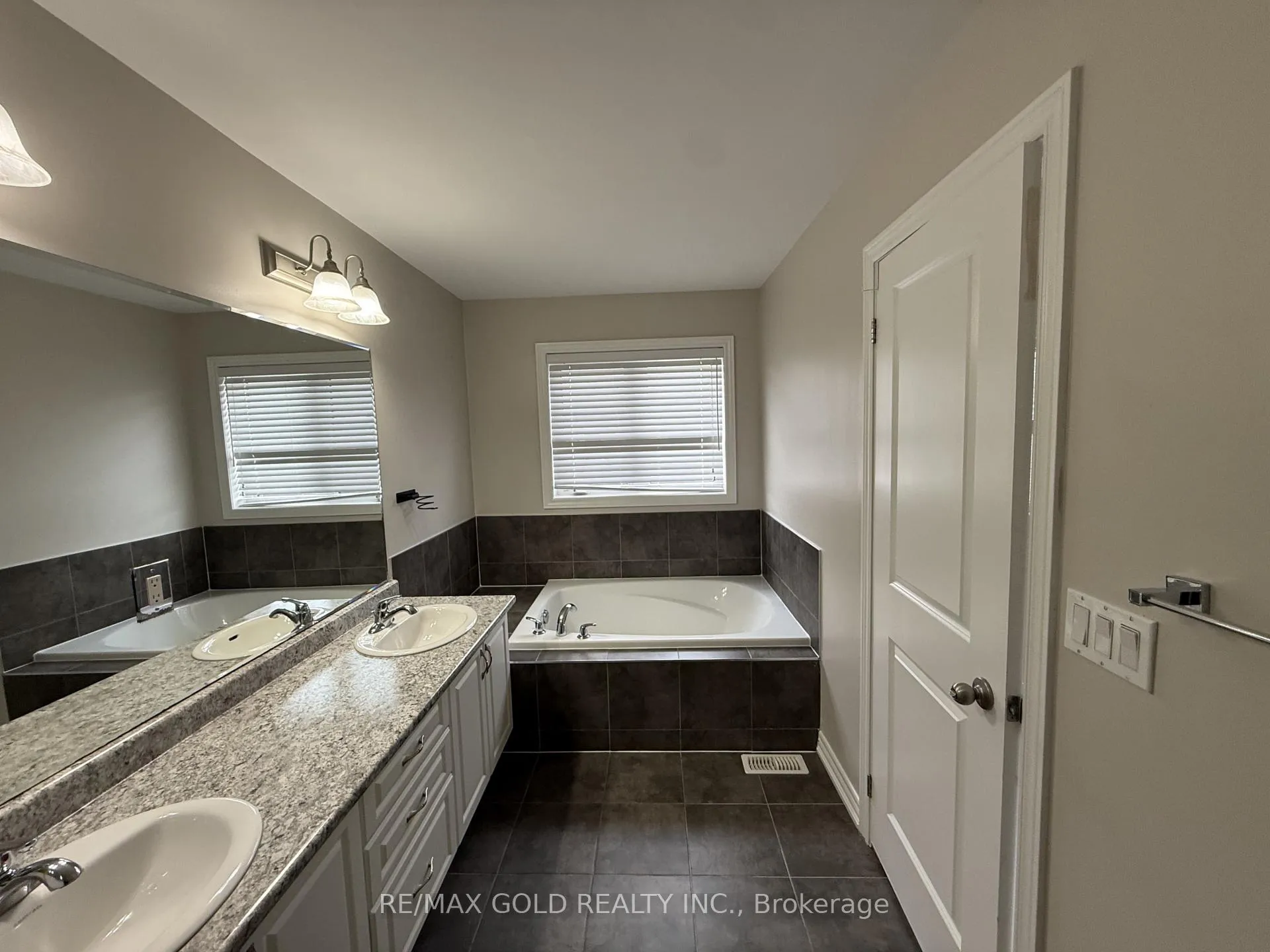 Photo 14 of 6 Pearman Crescent, Brampton, Northwest Brampton — HOMEH