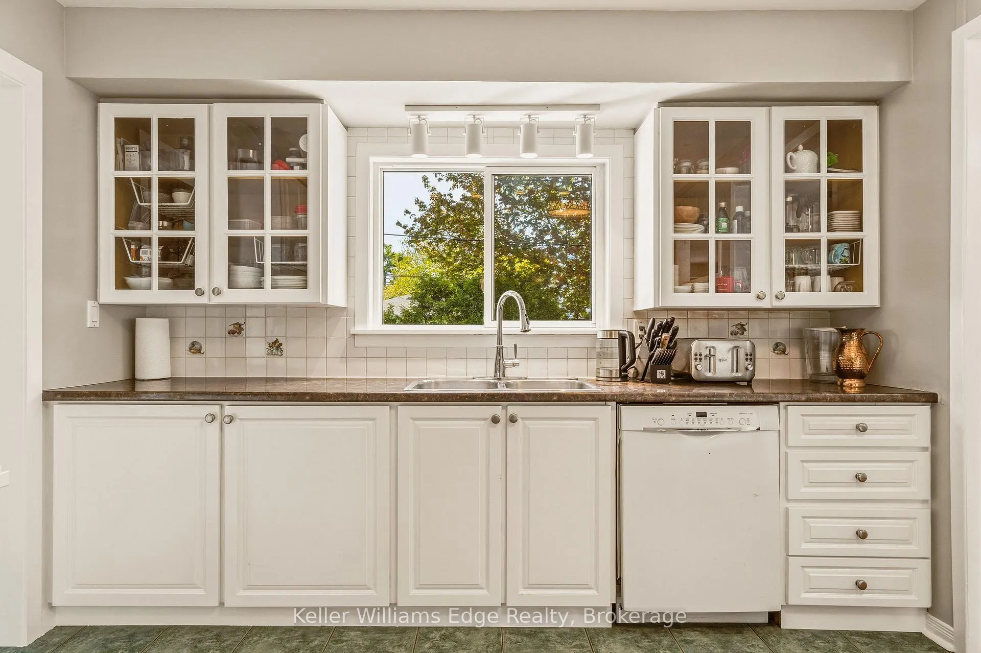 Photo 11 of 1463 Rolling Court, Burlington, Mountainside — HOMEH