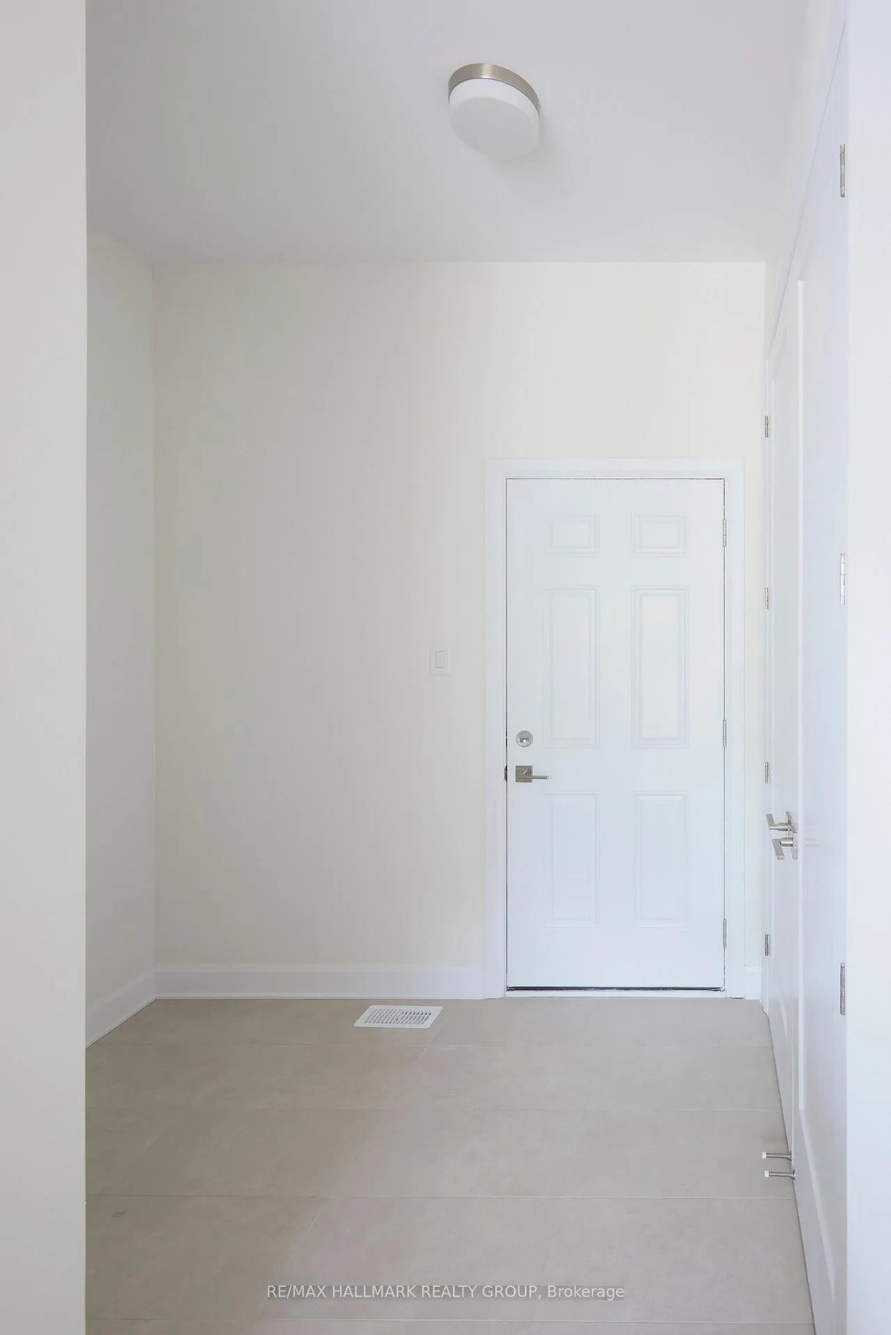 Photo 2 of 678 Persimmon Way, Ottawa, Chapel Hill South - Orleans Village — HOMEH