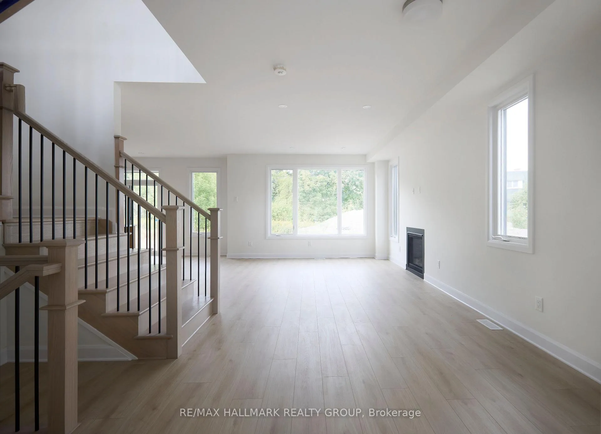 Photo 3 of 678 Persimmon Way, Ottawa, Chapel Hill South - Orleans Village — HOMEH