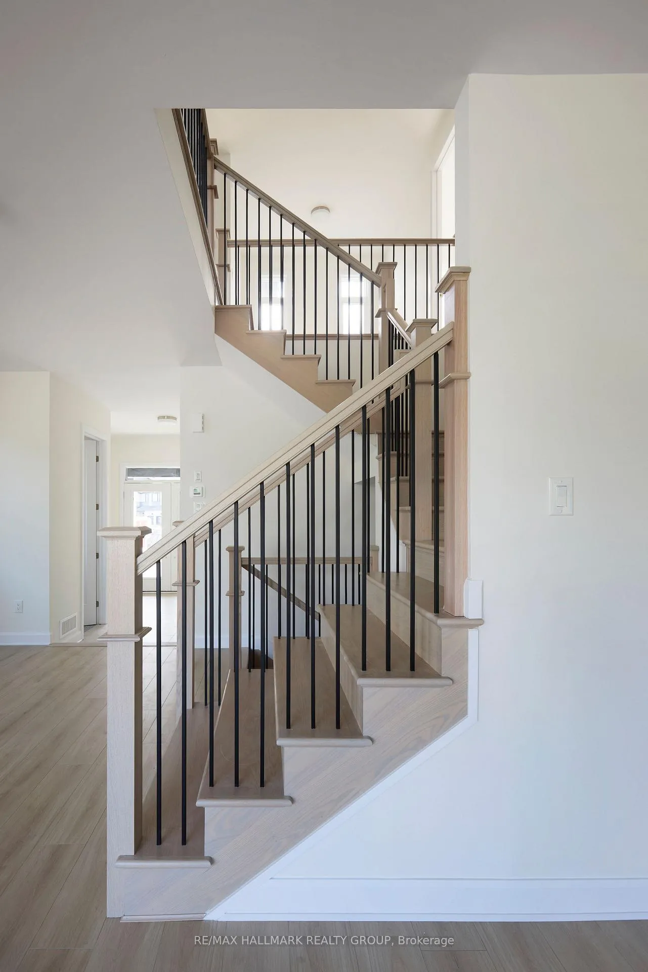 Photo 5 of 678 Persimmon Way, Ottawa, Chapel Hill South - Orleans Village — HOMEH