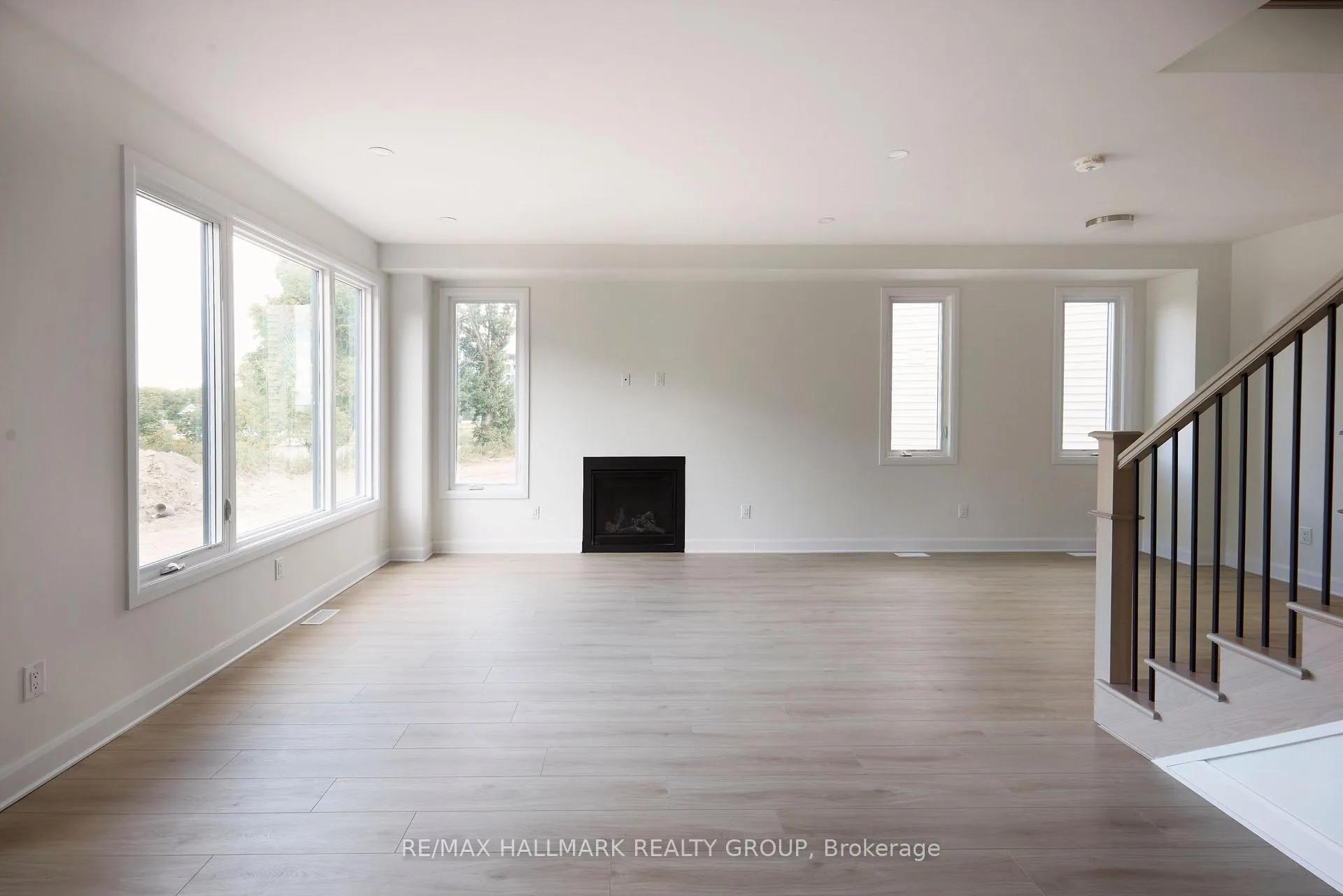 Photo 6 of 678 Persimmon Way, Ottawa, Chapel Hill South - Orleans Village — HOMEH