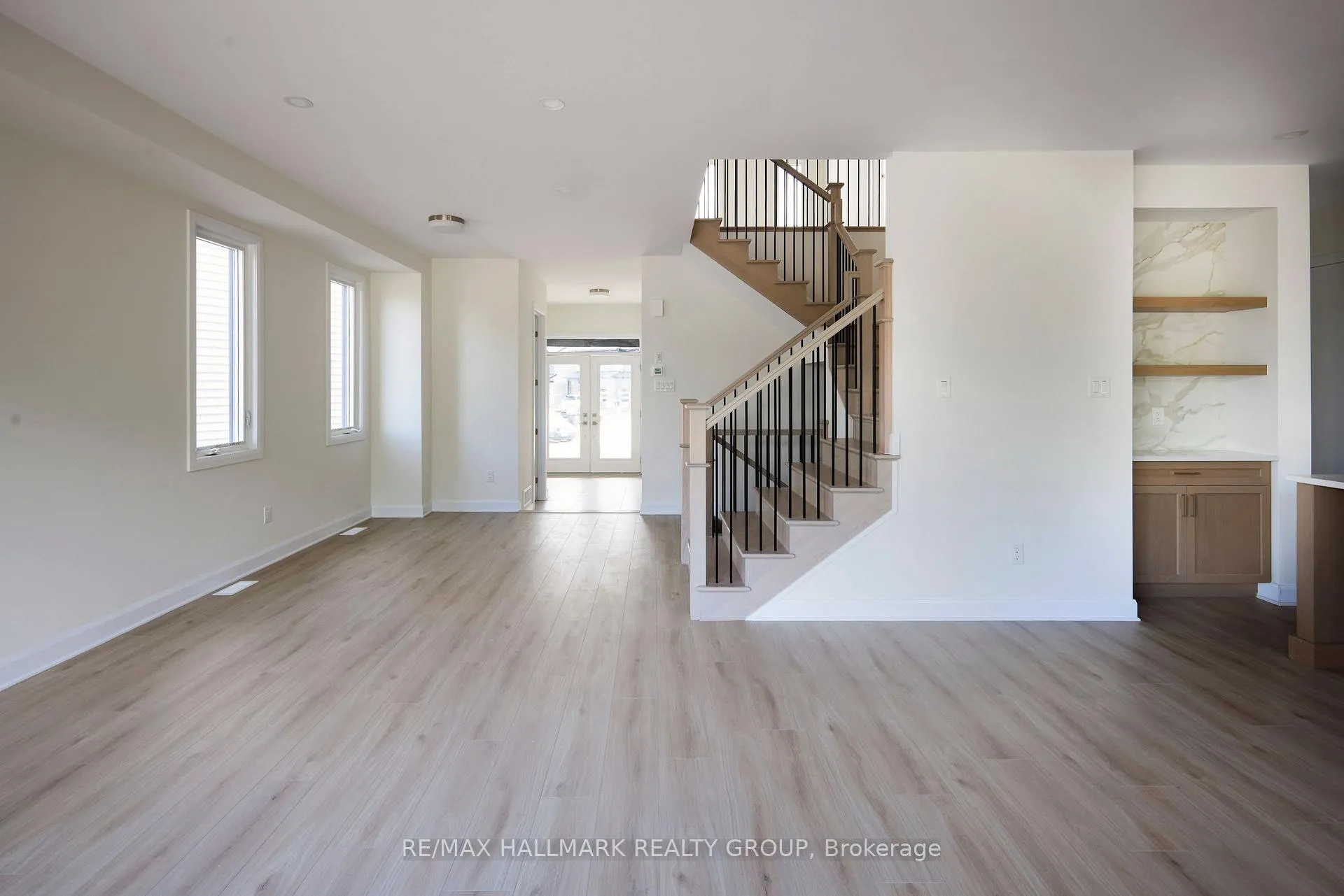 Photo 7 of 678 Persimmon Way, Ottawa, Chapel Hill South - Orleans Village — HOMEH