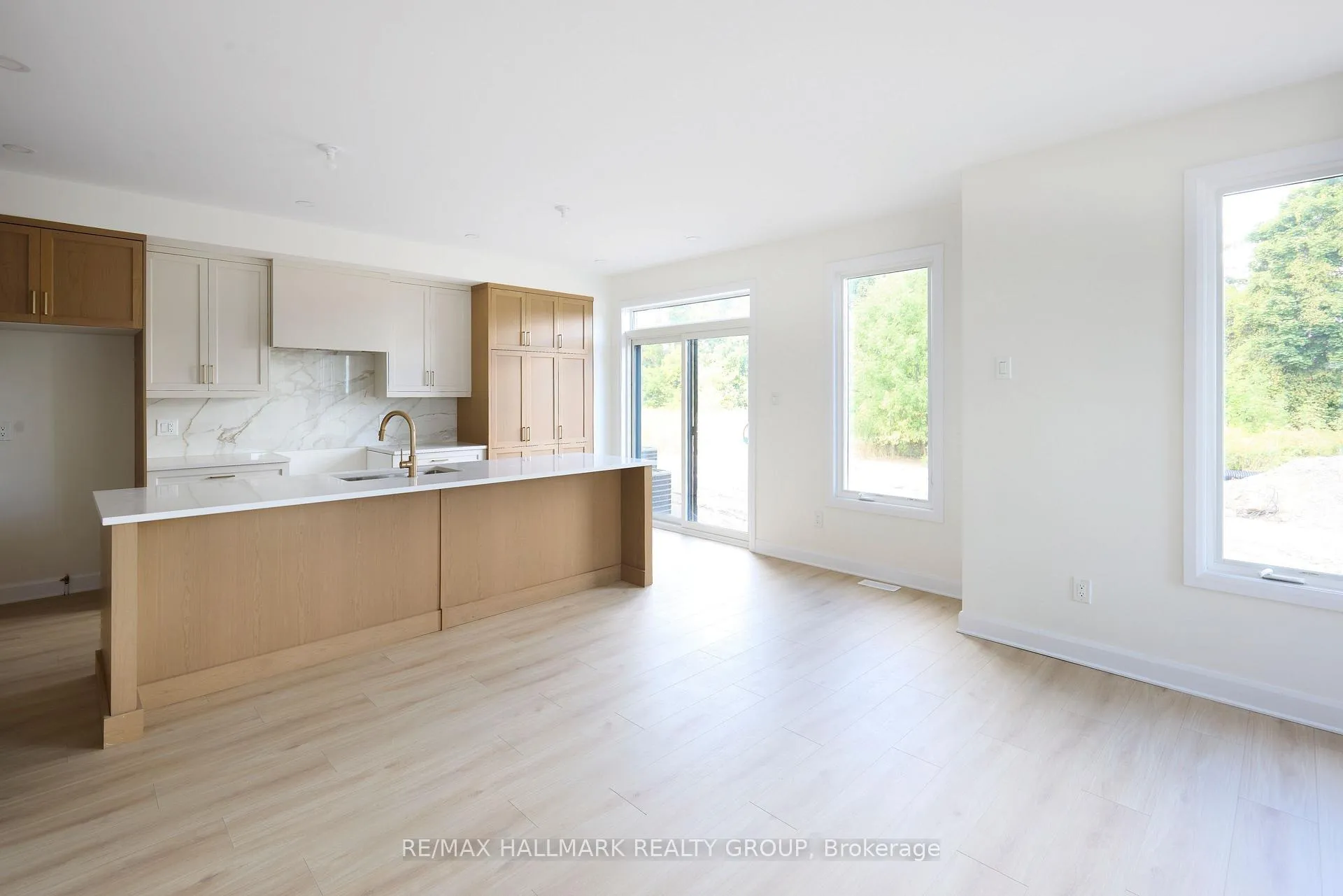 Photo 13 of 678 Persimmon Way, Ottawa, Chapel Hill South - Orleans Village — HOMEH