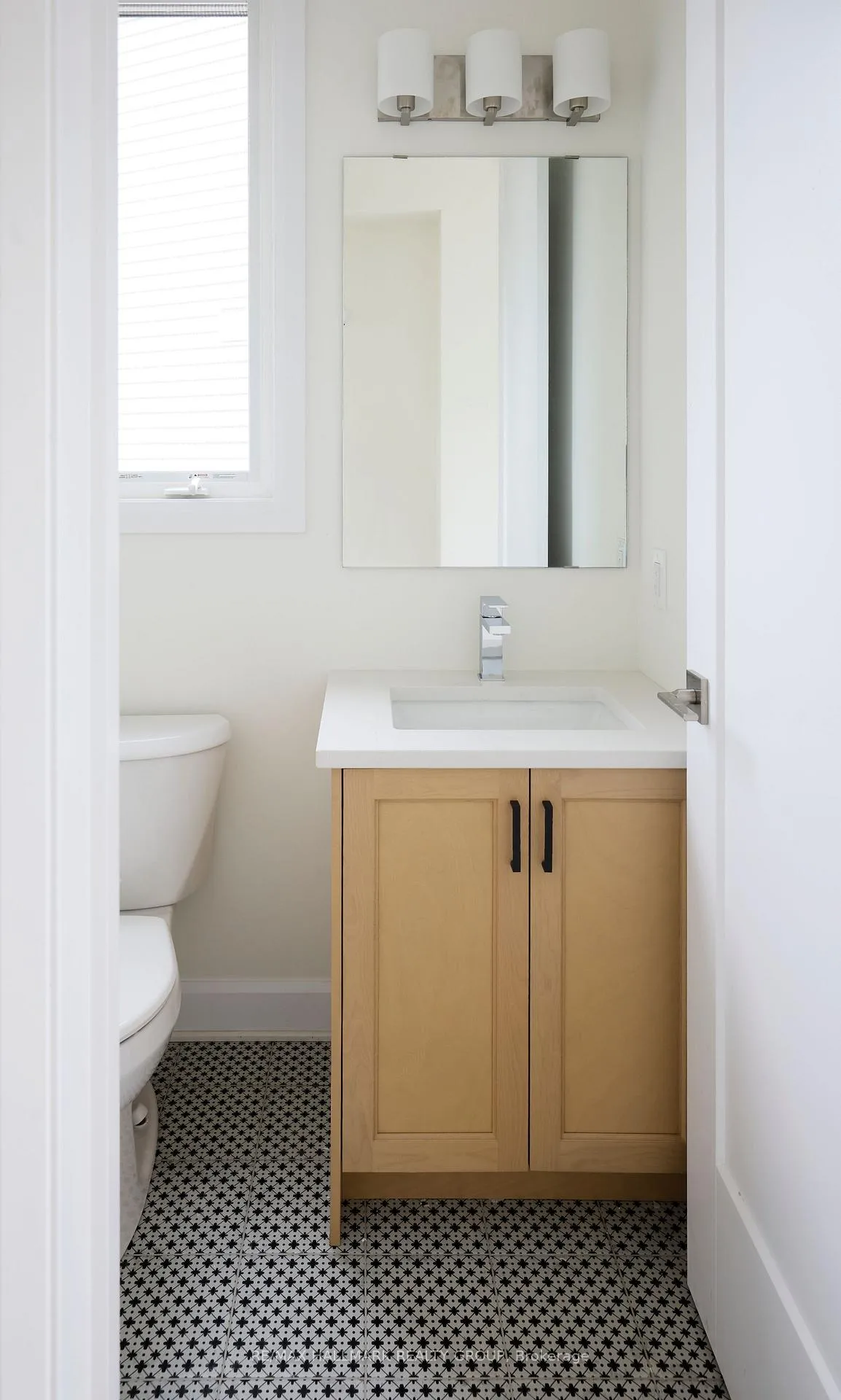 Photo 20 of 678 Persimmon Way, Ottawa, Chapel Hill South - Orleans Village — HOMEH