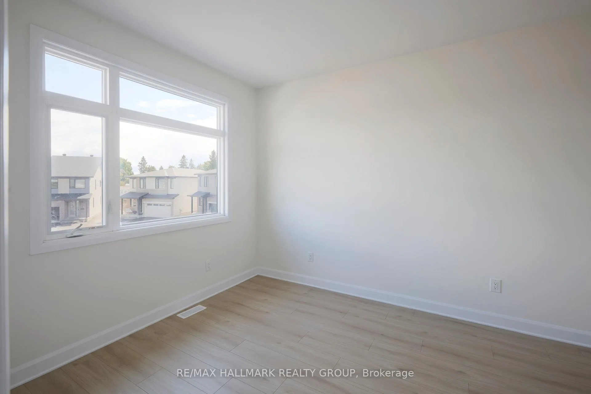 Photo 23 of 678 Persimmon Way, Ottawa, Chapel Hill South - Orleans Village — HOMEH