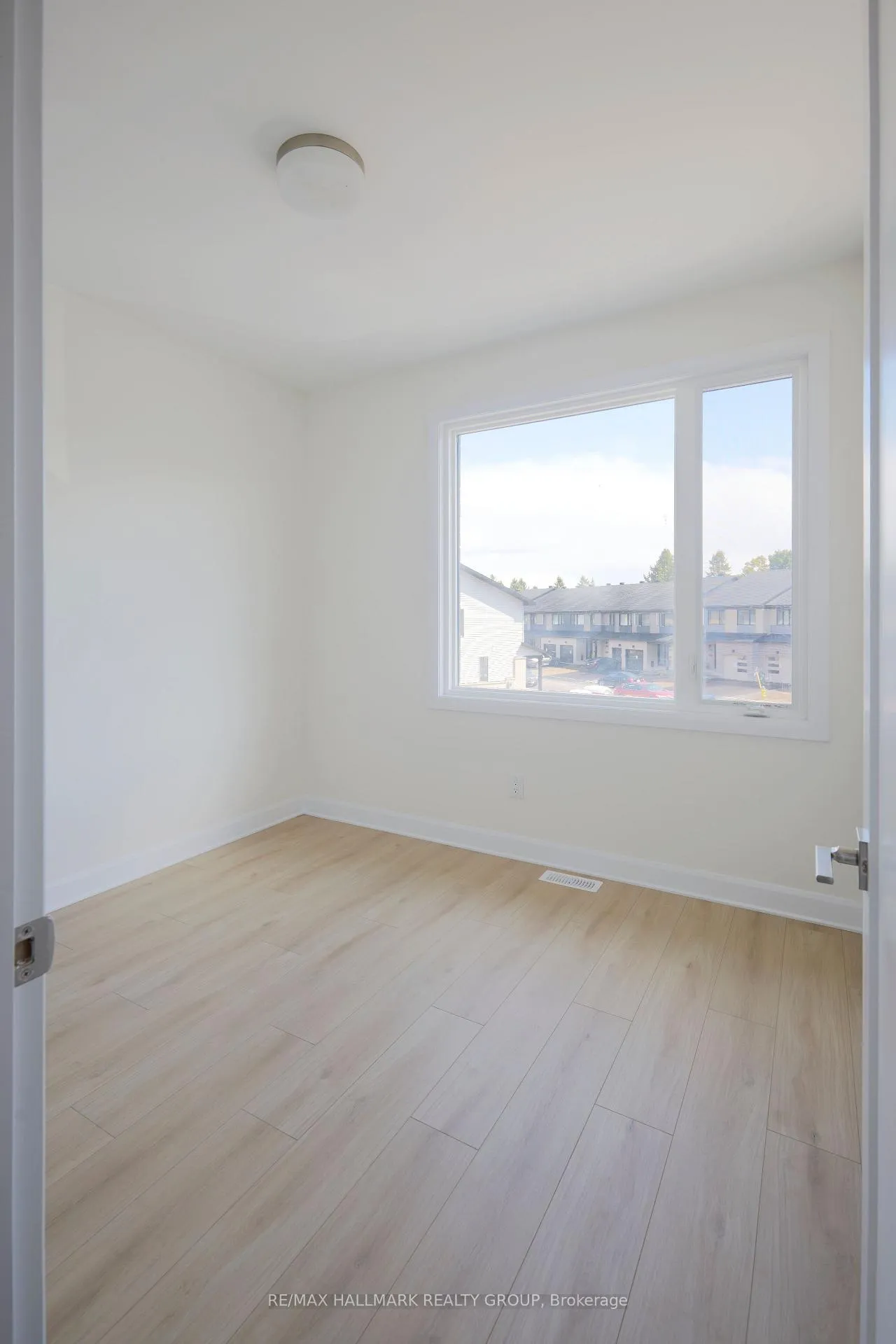 Photo 25 of 678 Persimmon Way, Ottawa, Chapel Hill South - Orleans Village — HOMEH