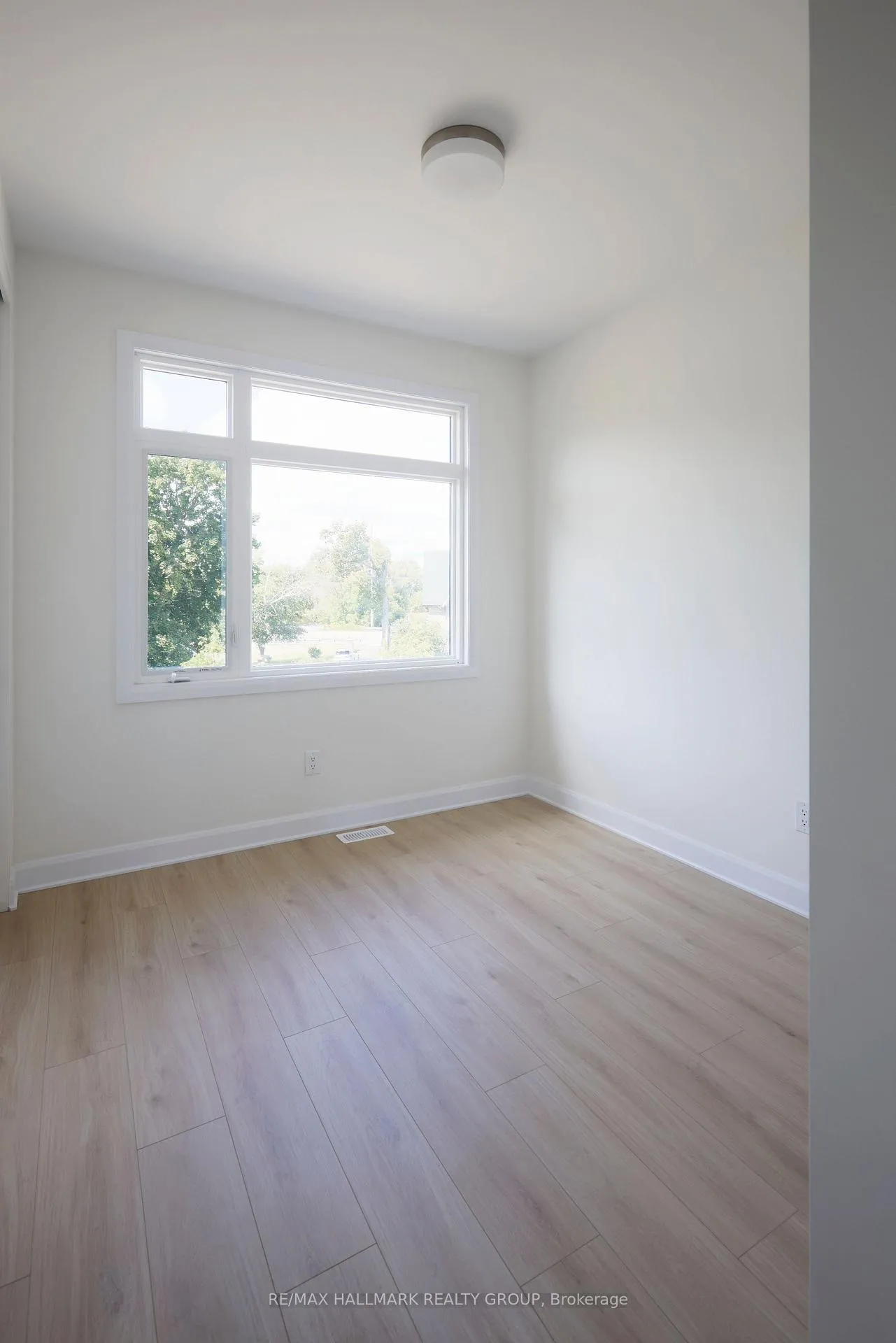Photo 26 of 678 Persimmon Way, Ottawa, Chapel Hill South - Orleans Village — HOMEH