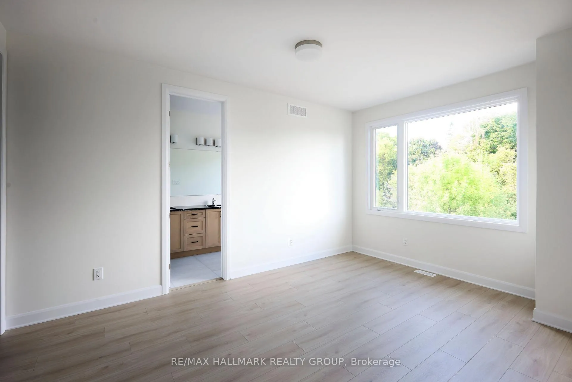 Photo 29 of 678 Persimmon Way, Ottawa, Chapel Hill South - Orleans Village — HOMEH