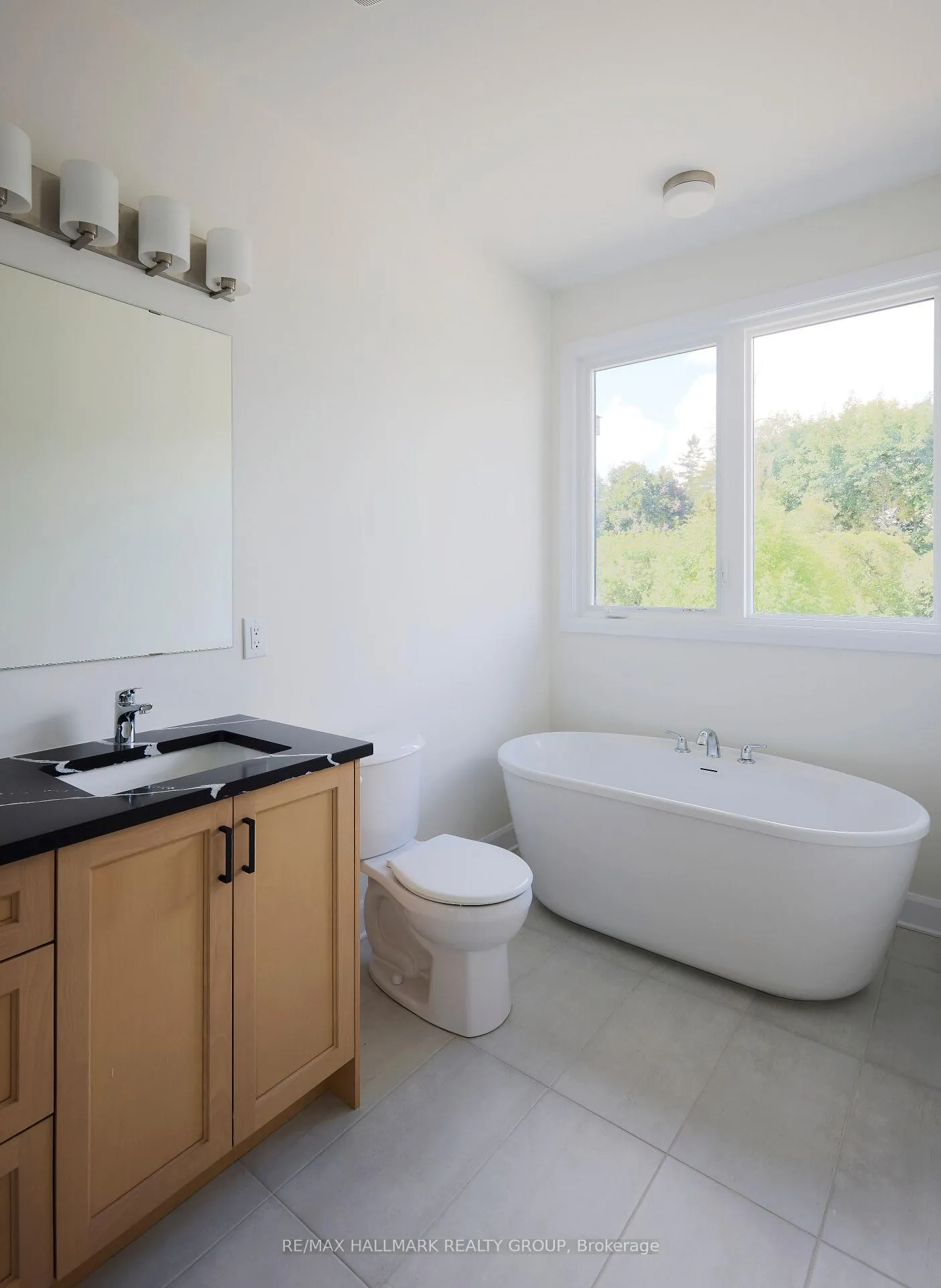 Photo 33 of 678 Persimmon Way, Ottawa, Chapel Hill South - Orleans Village — HOMEH